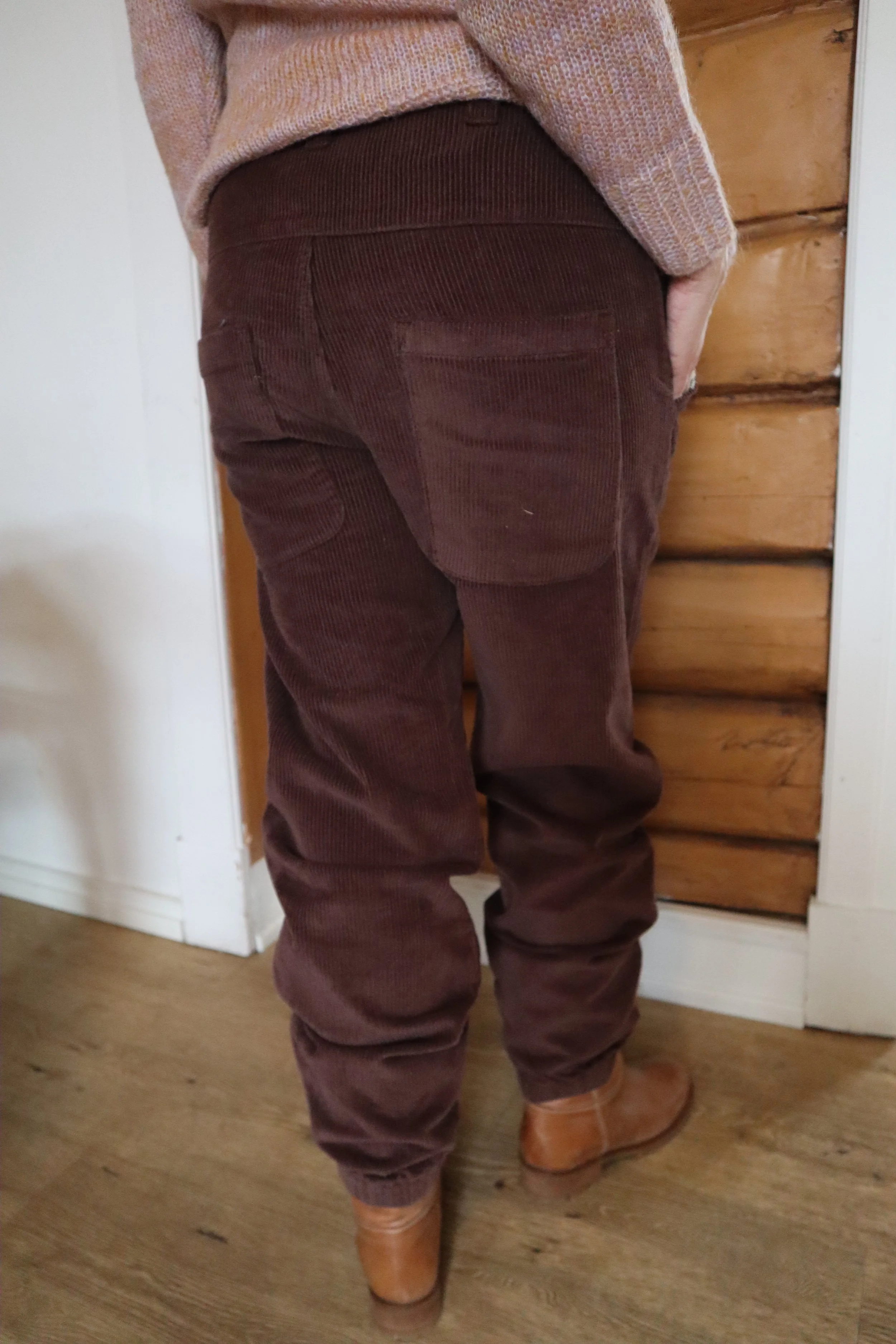 Anette pant Cord baksiden.JPG