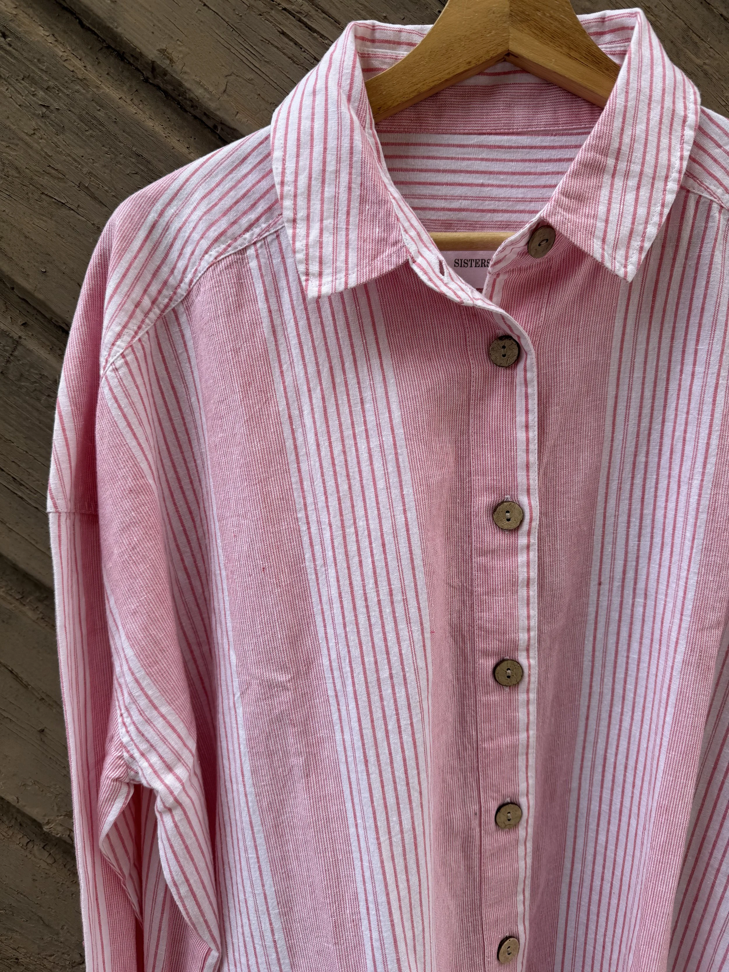 Mia shirt Rødstripet detalj.jpeg