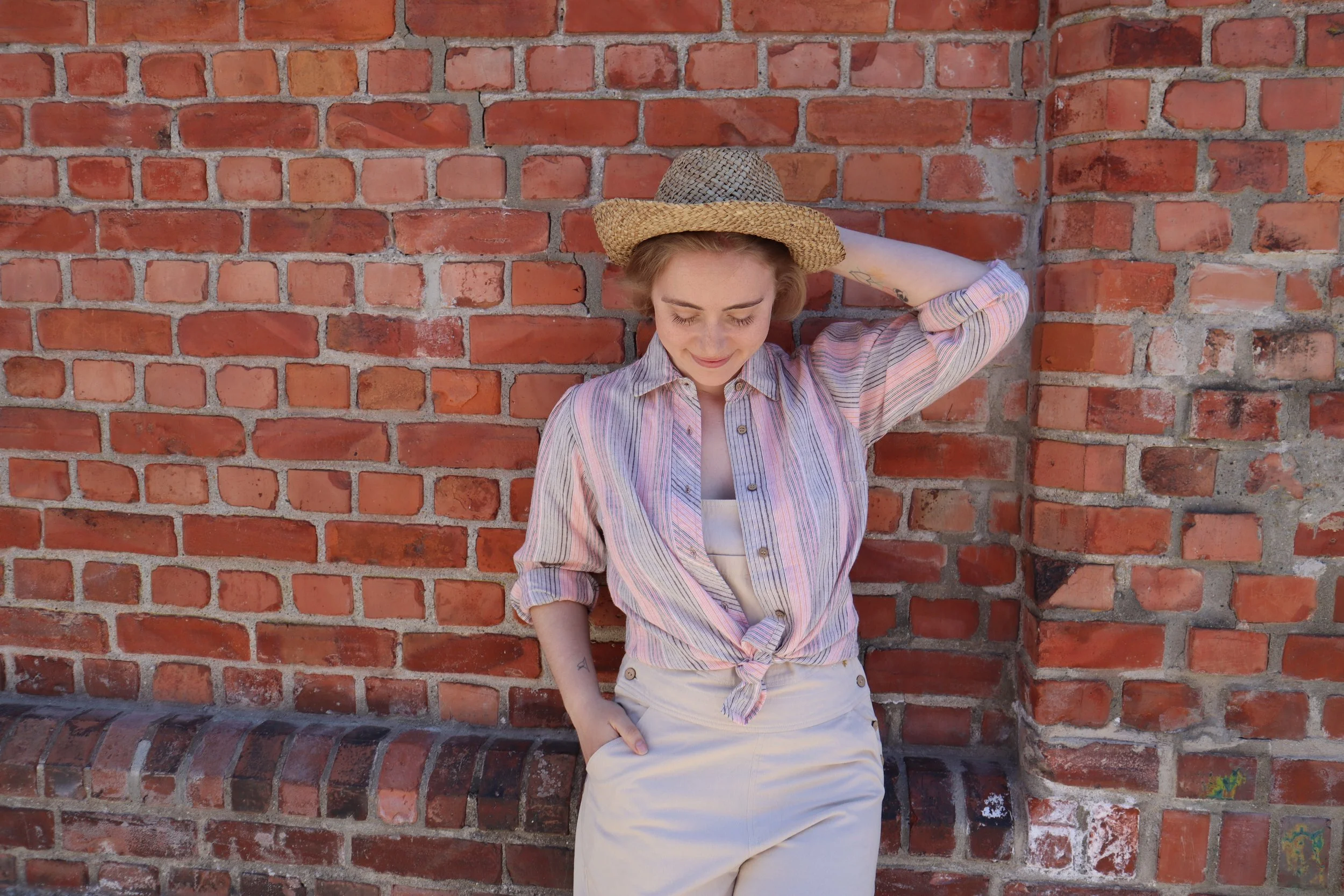 Pixie shirt og cotton overall frg beide 2026.JPG