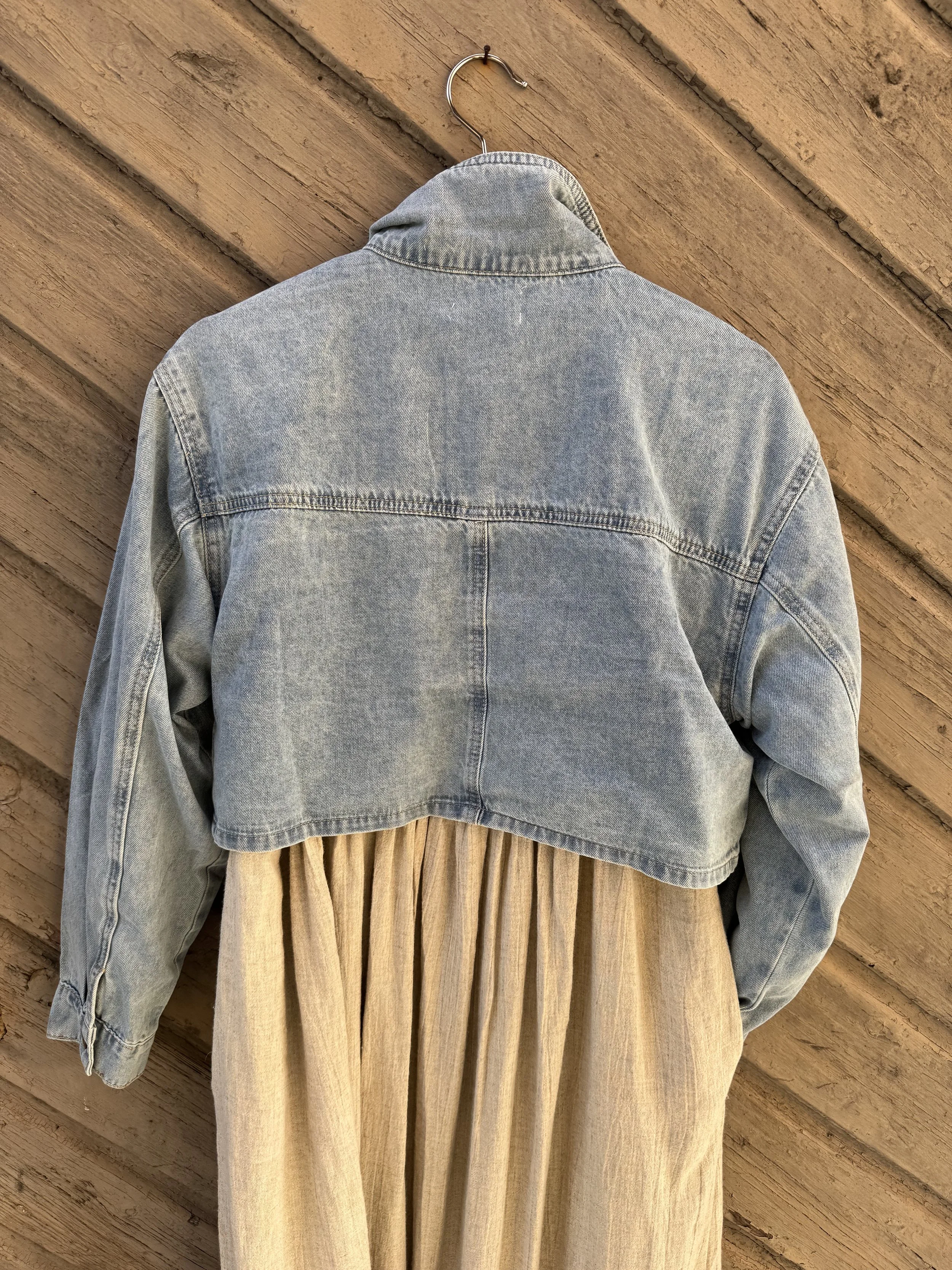 Astrid cropped denimjacket baksiden.jpeg