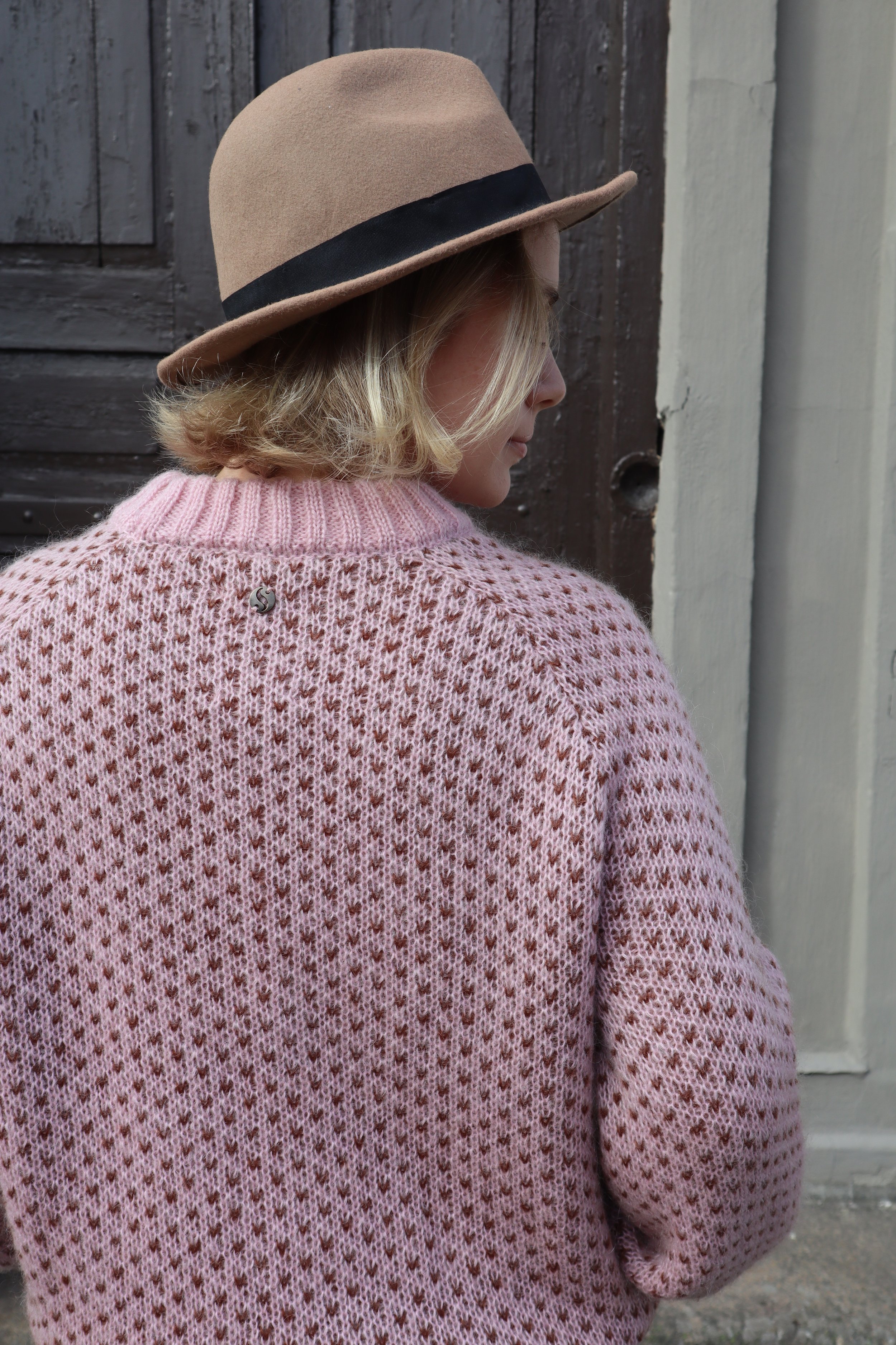 Maja Rosa-brun baksiden.JPG