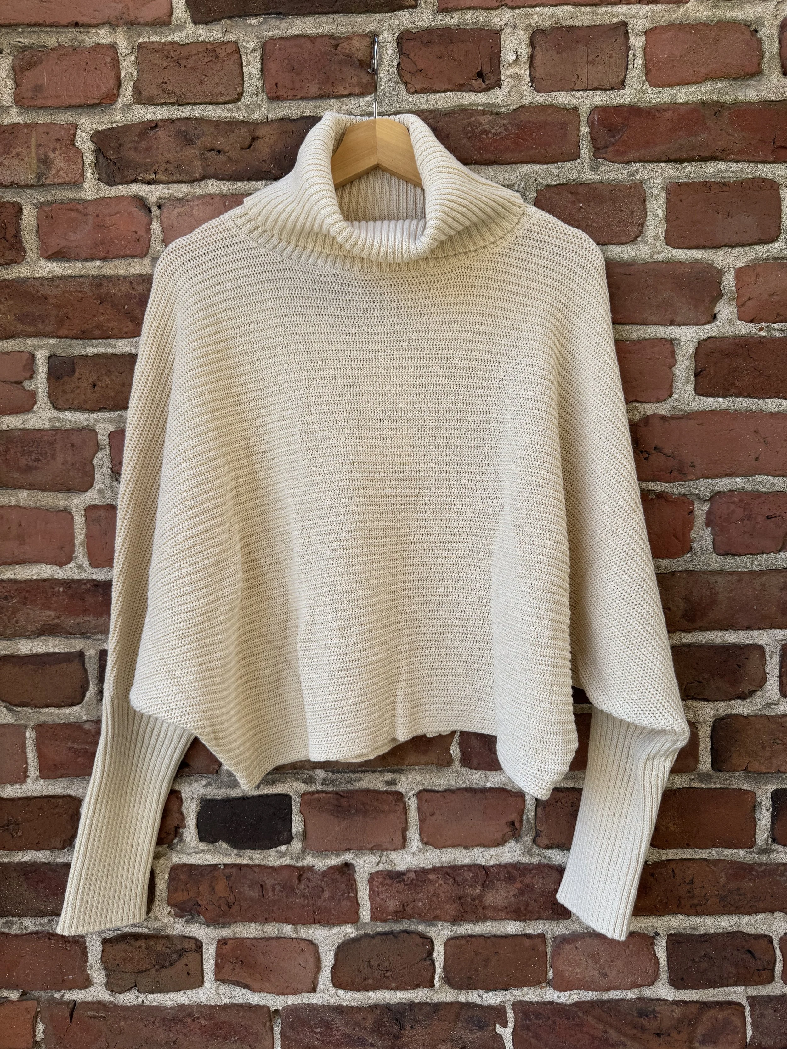 Martha Poncho Offwhite 2.jpeg