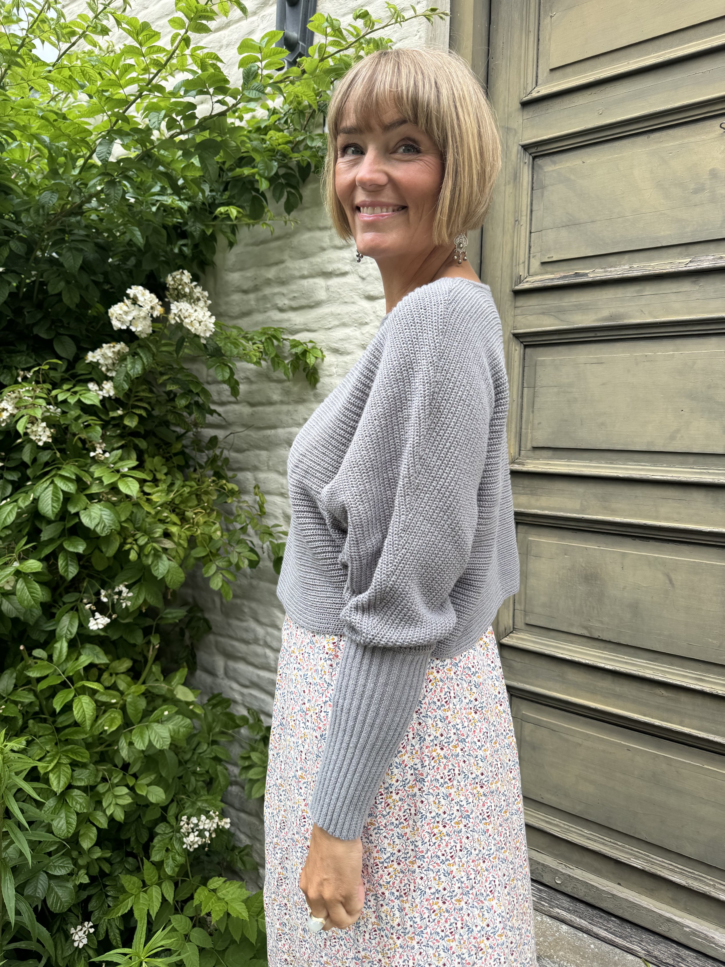 Sister Soul Janne Kjole Meadow Print Martha Poncho Rrund hals Grå 2.jpeg