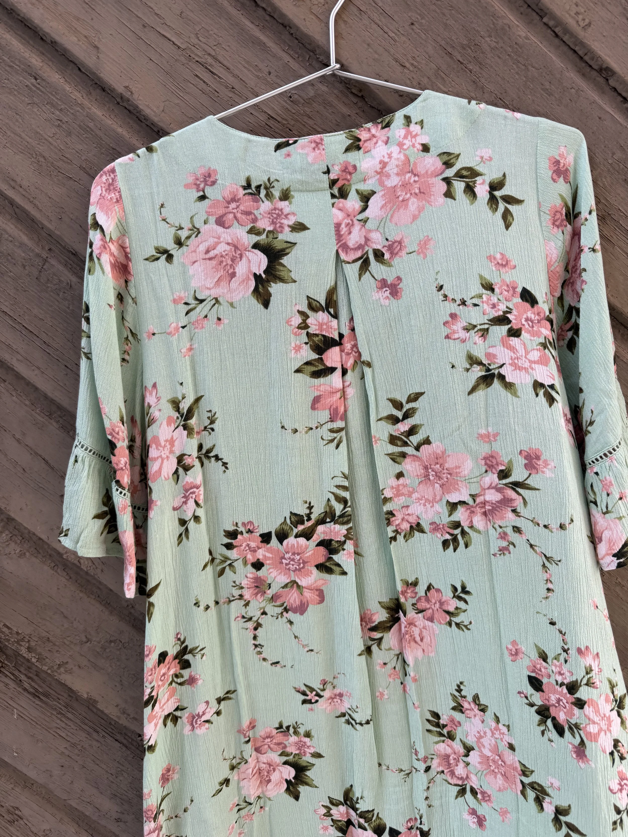 Mina dress baksiden.jpeg