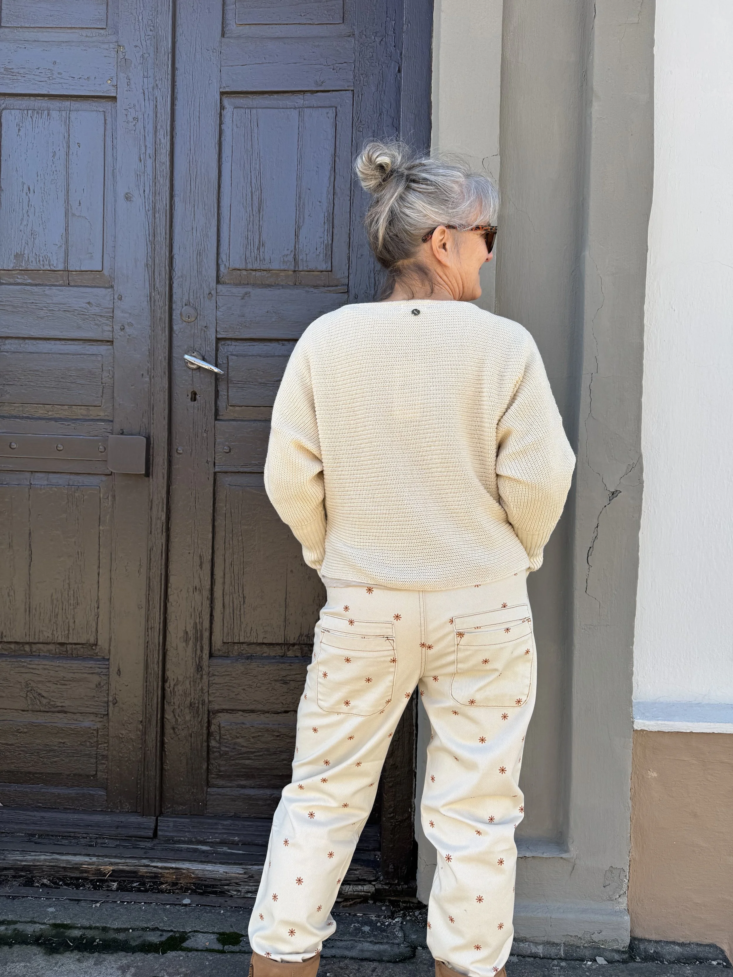 Daisy Baggybukse baksiden.jpeg