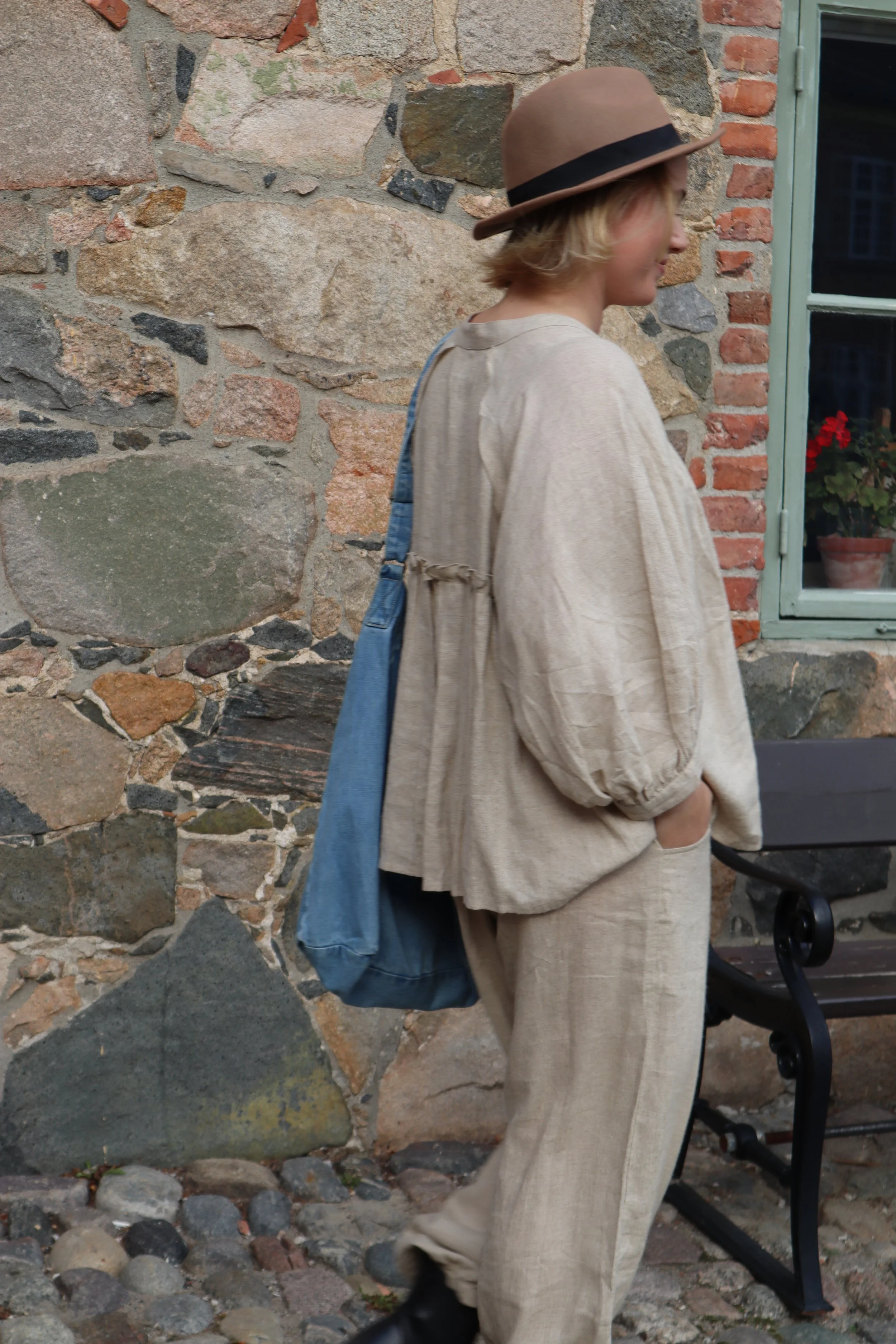 Bianca linbluse baksiden 2.JPG