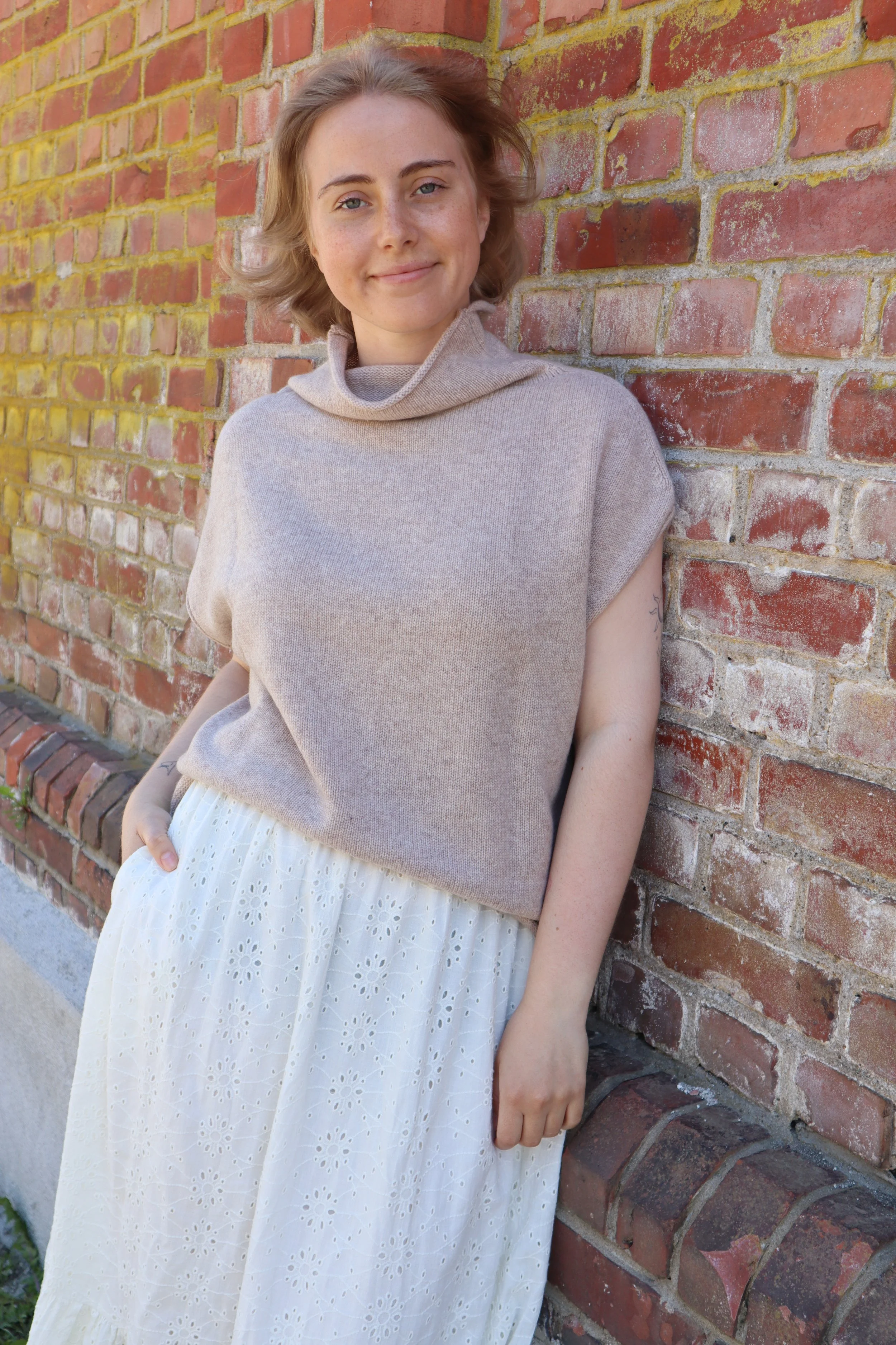 Nova Poncho frg Beige B.JPG