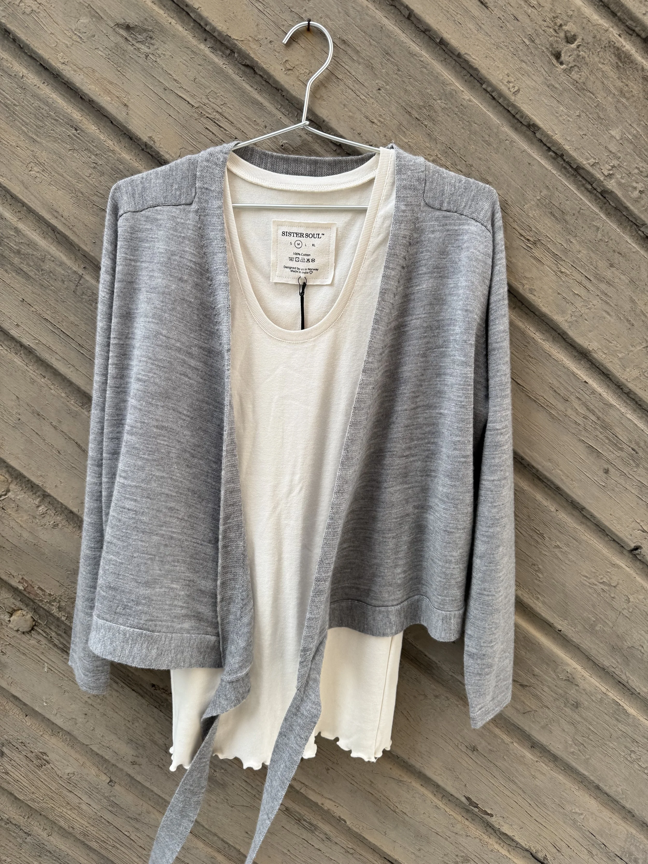 Lotta Wrapjacket åpen frg gråmelert.jpeg