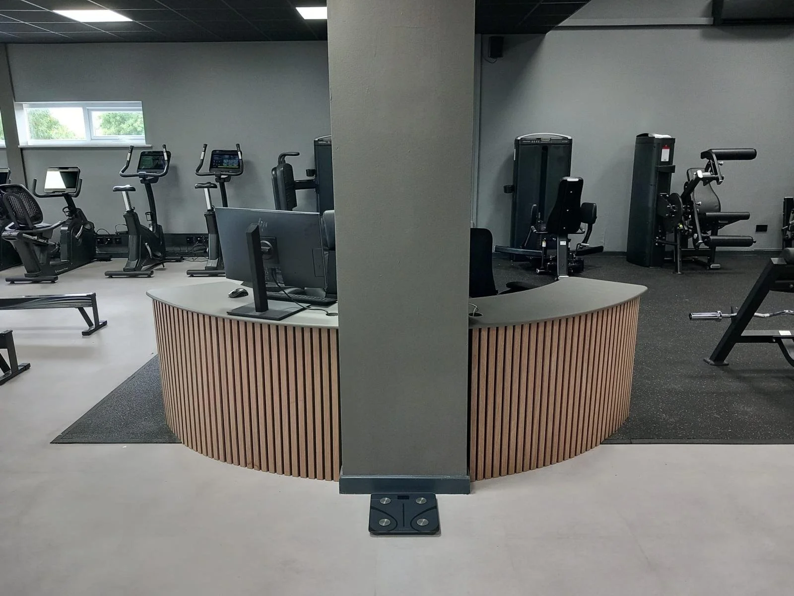 PT Desk