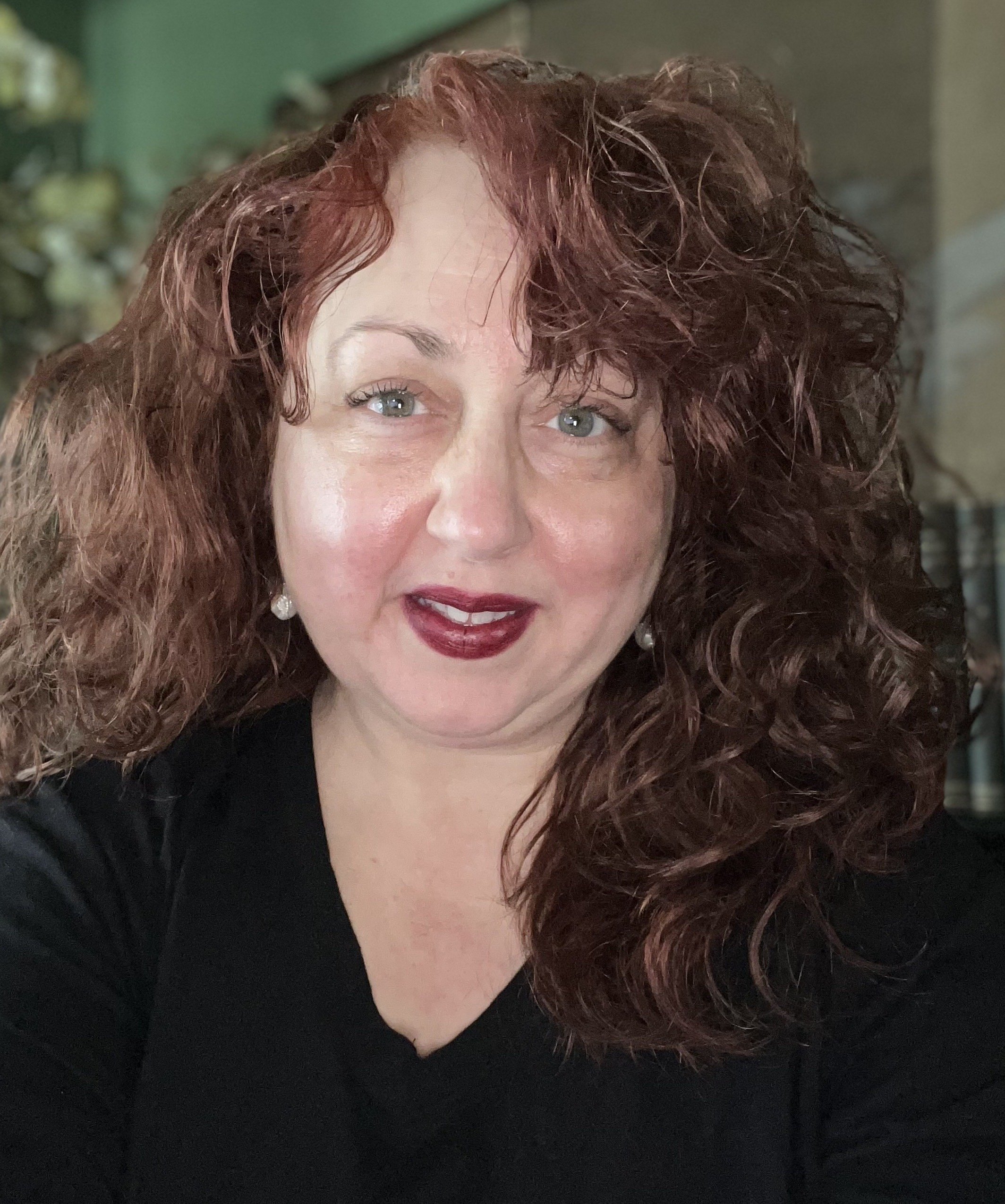 Jenny Oby, Business Mentor & Messaging Strategist for quietly ambitious high-end experts.