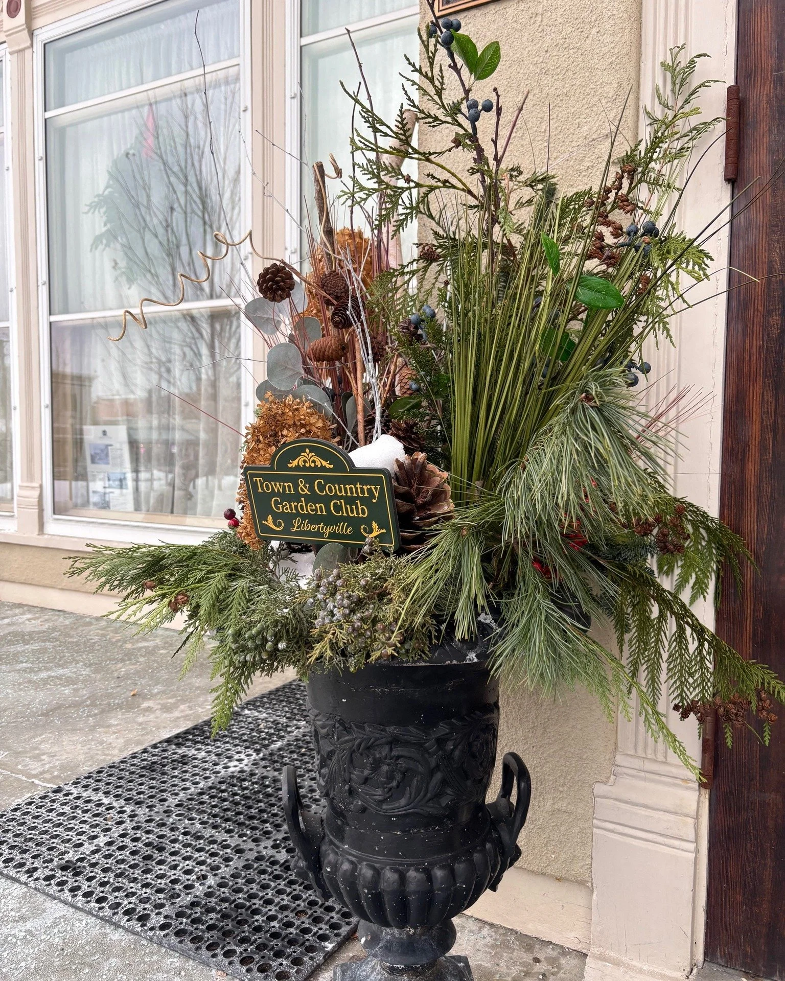 Thank you Town and Country Garden Club of Libertyville, Illinois for filling the Cook  Home front door urns with lovely seasonal greens!

See them up close when you come to this weekend's Victorian Christmas open house on Saturday, December 13 from 1