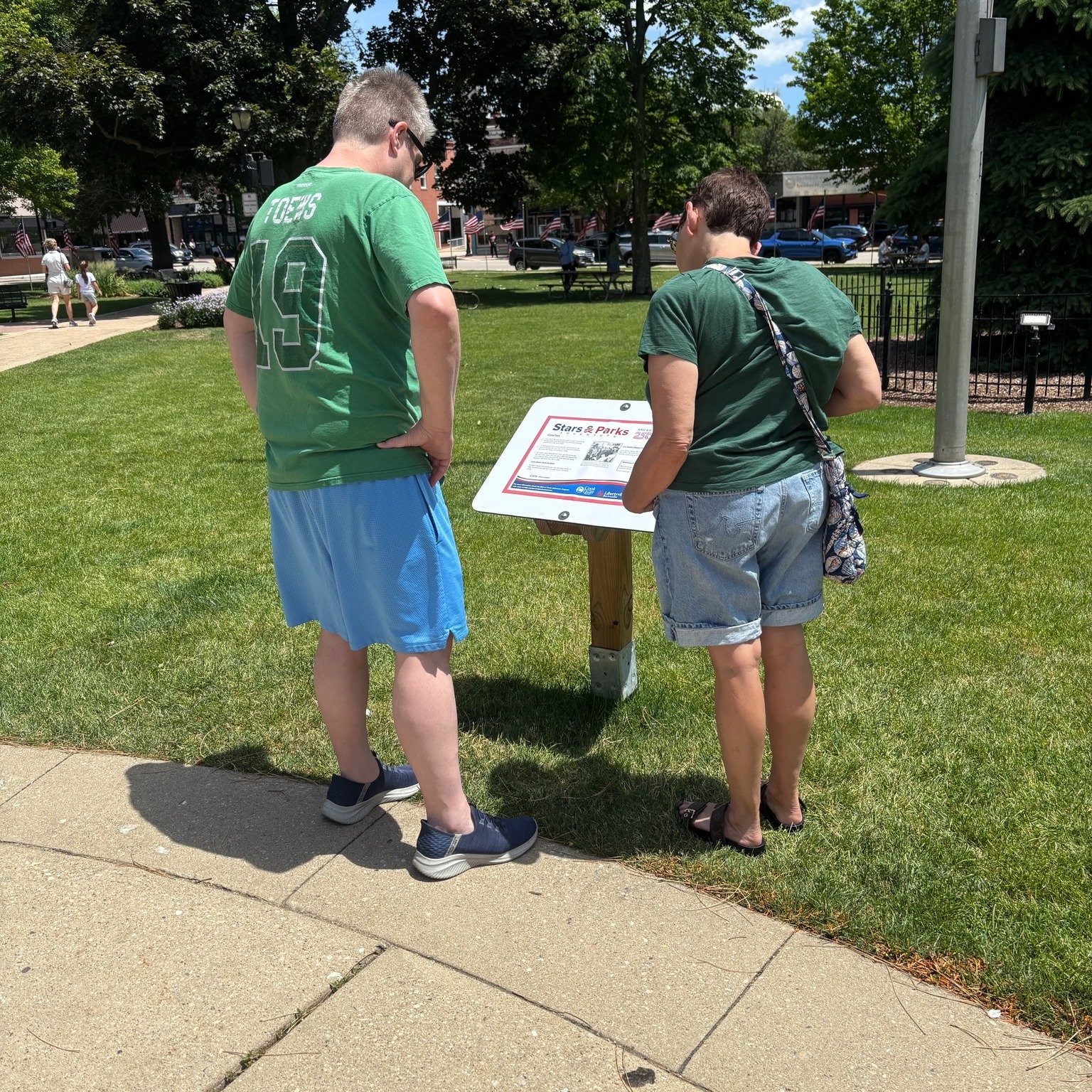 It's International Picnic Day! Pack a basket and enjoy lunch at one of the parks while working on the Stars and Parks Adventure challenge. https://www.cooklib.org/starsandparksadventure/

 Pick up your Adventure Card at 
📍 Libertyville Recreation Of