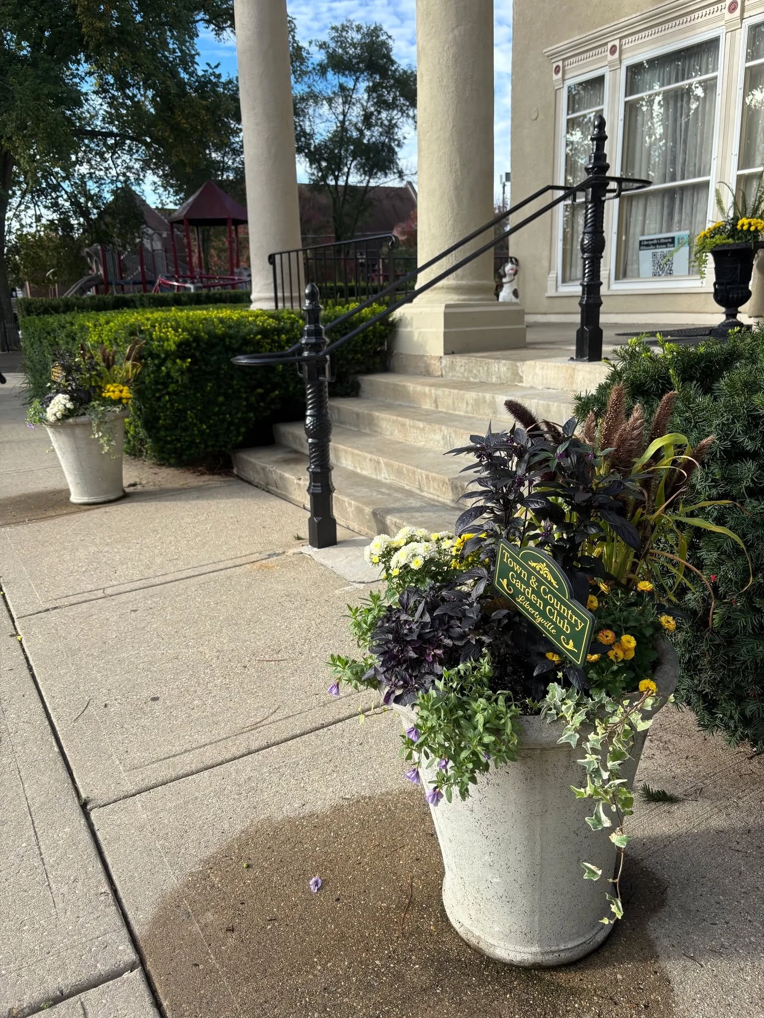 The Cook Home railings received a fresh coat of paint this week. Looking good alongside the fall flowers provided by the Town and Country Garden Club.

@towncountrygardenclub