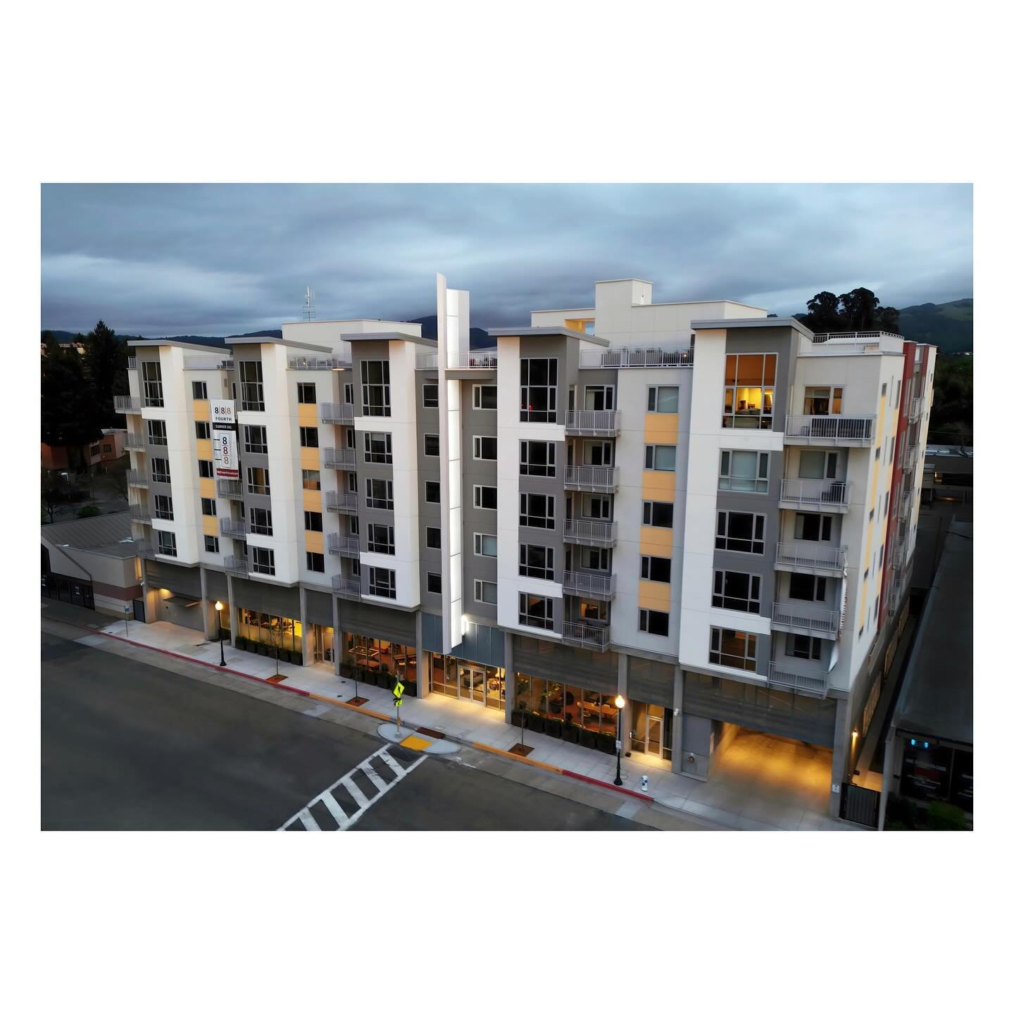 888 Fourth Street shining in Downtown Santa Rosa ✨

The eye catching building is the first high-rise structure to be introduced to downtown Santa Rosa in several decades. The seven-story mixed-use building includes 97 apartment units, a ground floor 
