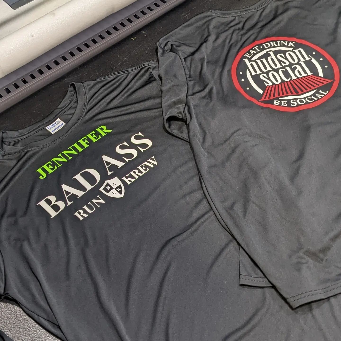 🏃🏃&zwj;♀️More awesome marathon gear running out of the shop!! Best of luck to the @badassrunkrew sponsored by @hudsonsocial !! We can't wait to see you at the finish line 🥇
.
.
.
#theleaguebrand #badassrunkrew #hudsonsocial #dobbsferry #nyc #nycma