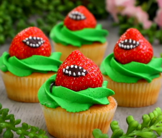 Venus Fly Trap Cupcake.png