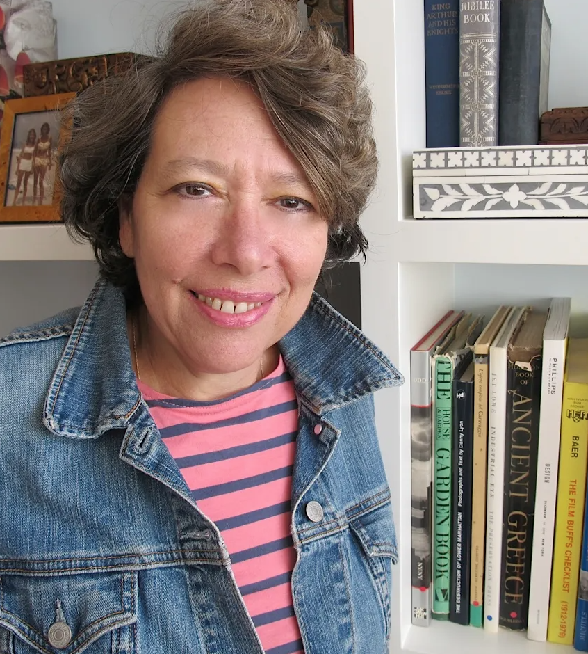 The ARTnews Shelfie Project: Art-World Luminaries Pose With Their&nbsp;Books