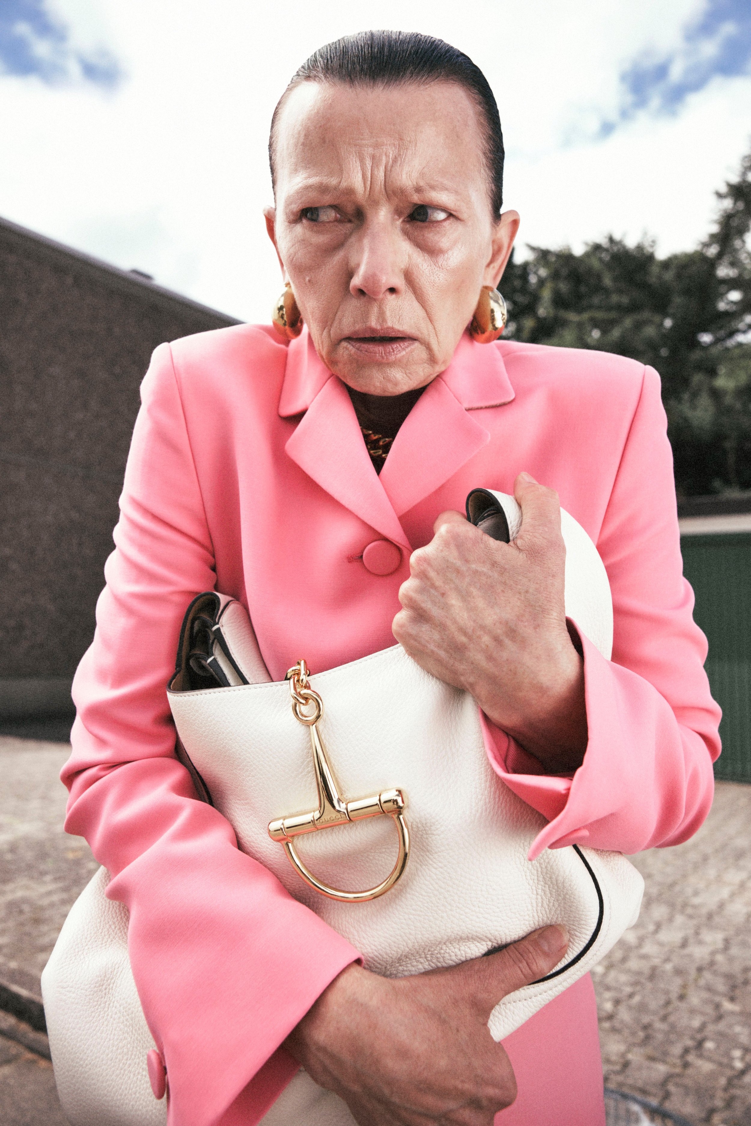 20250712_BLANK_06_Sonja_Bushaltestelle_3906 1_LOOK_LOOK_web.jpg