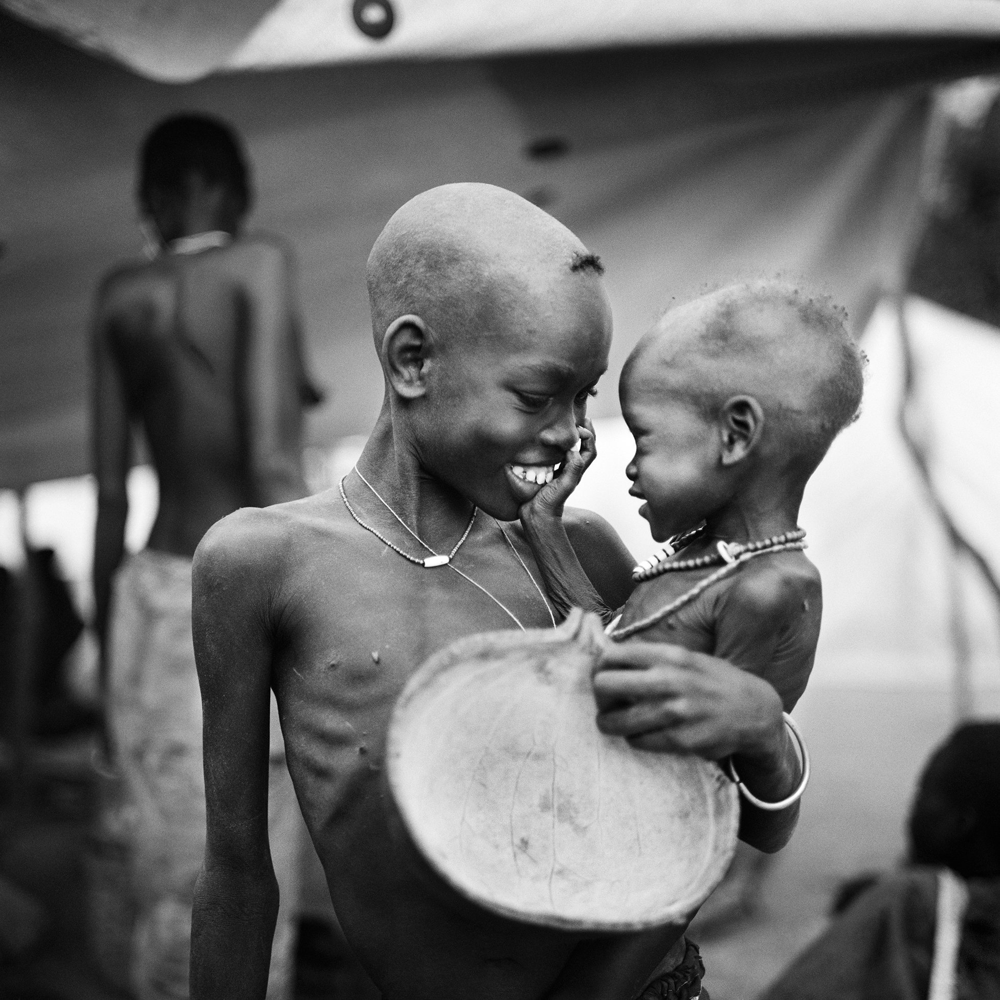 Голод хотя ел. Африканские дети Голодные.