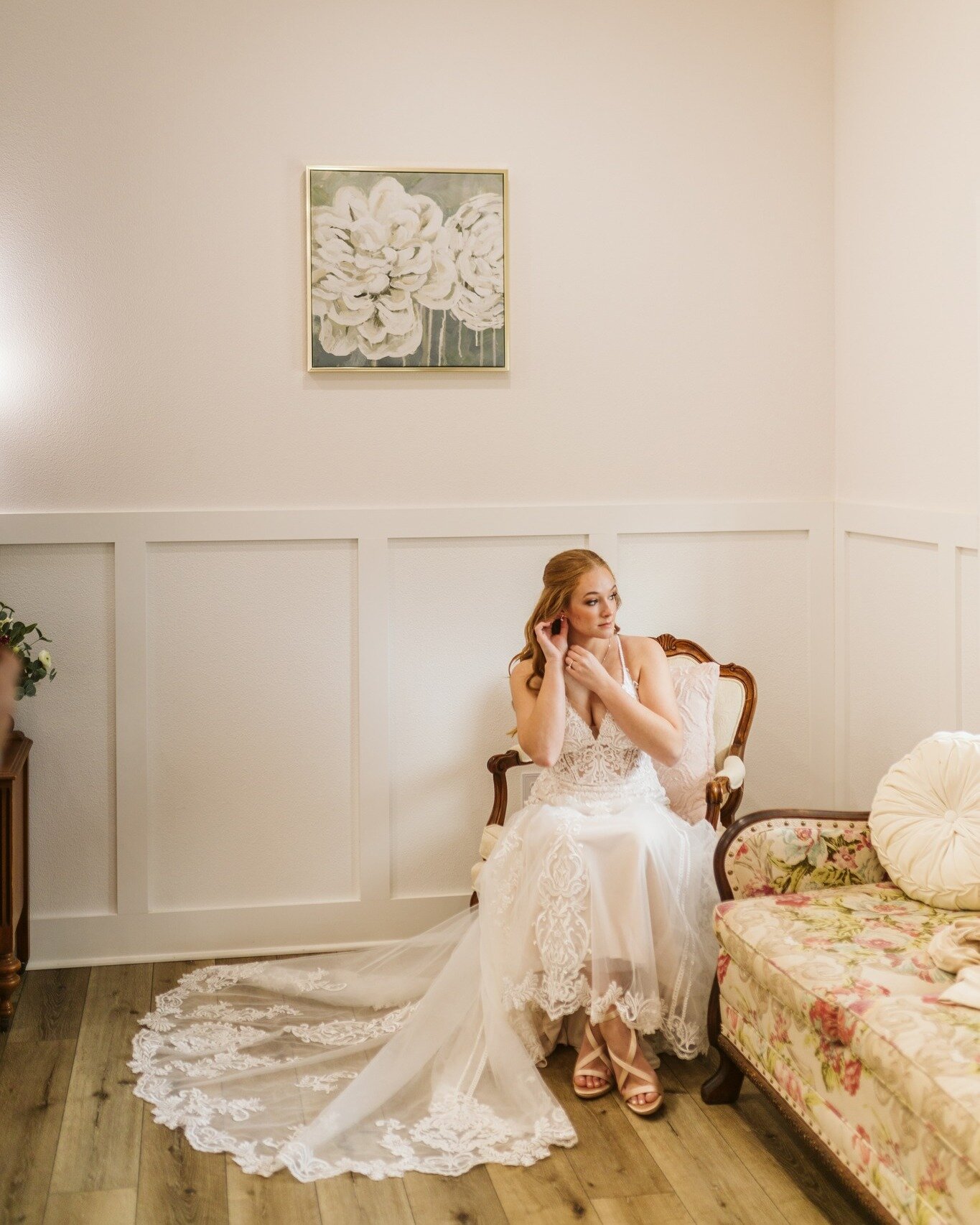 Your wedding day should be all about you! Treat yourself to a full and beautiful experience on your wedding day - and you can do that at Pine Meadows Venue! I mean, just look at these pictures of Noelle in the Bridal Suite. What a queen! 

Click the 