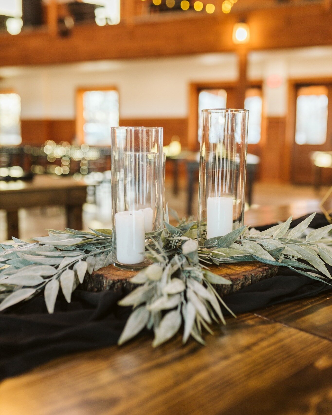 Don't forget the details 😍😍😍

Do you have a favorite type of detail shot?

Photographer: @amaggiophoto 
Cake: @jeffwood471 
Groomsmen Wear: @menswearhouse 
DJ: @elevatedjs 
Decor: @devinedesigndecor7 
.
#weddingdetails #missouriweddingvenue #weddi