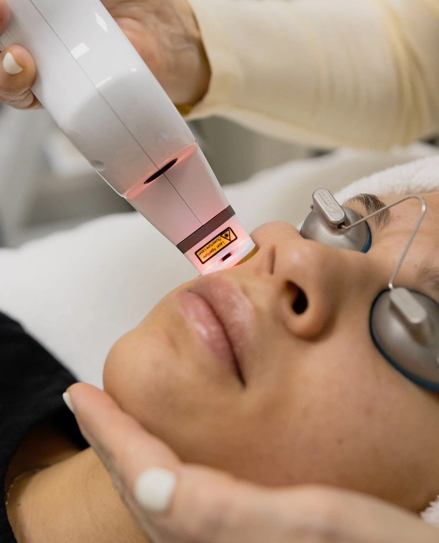 Our content creation for @esteemwellnessspa is focused on presenting their full range of services. When treatments are communicated clearly and visually, clients feel informed and confident in their decisions 🎥⁠
⁠
Through intentional visuals and edu