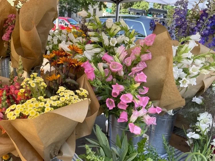 BouquetsAtMarket_DandelionFarms.jpg