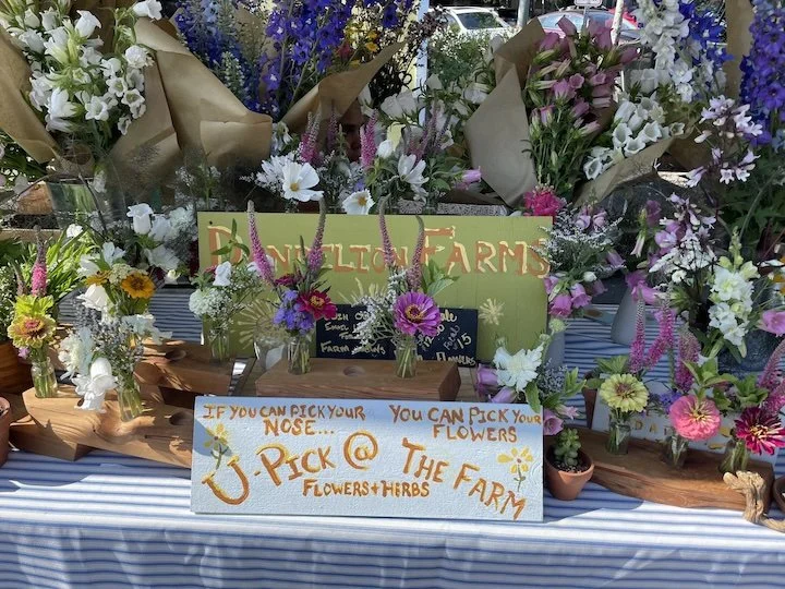 FlowersAtMarket_DandelionFarms.jpg