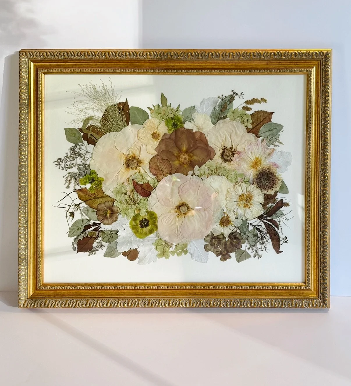 This wedding bouquet is a breath of fresh air🤍 Texture and variety truly makes the frame!