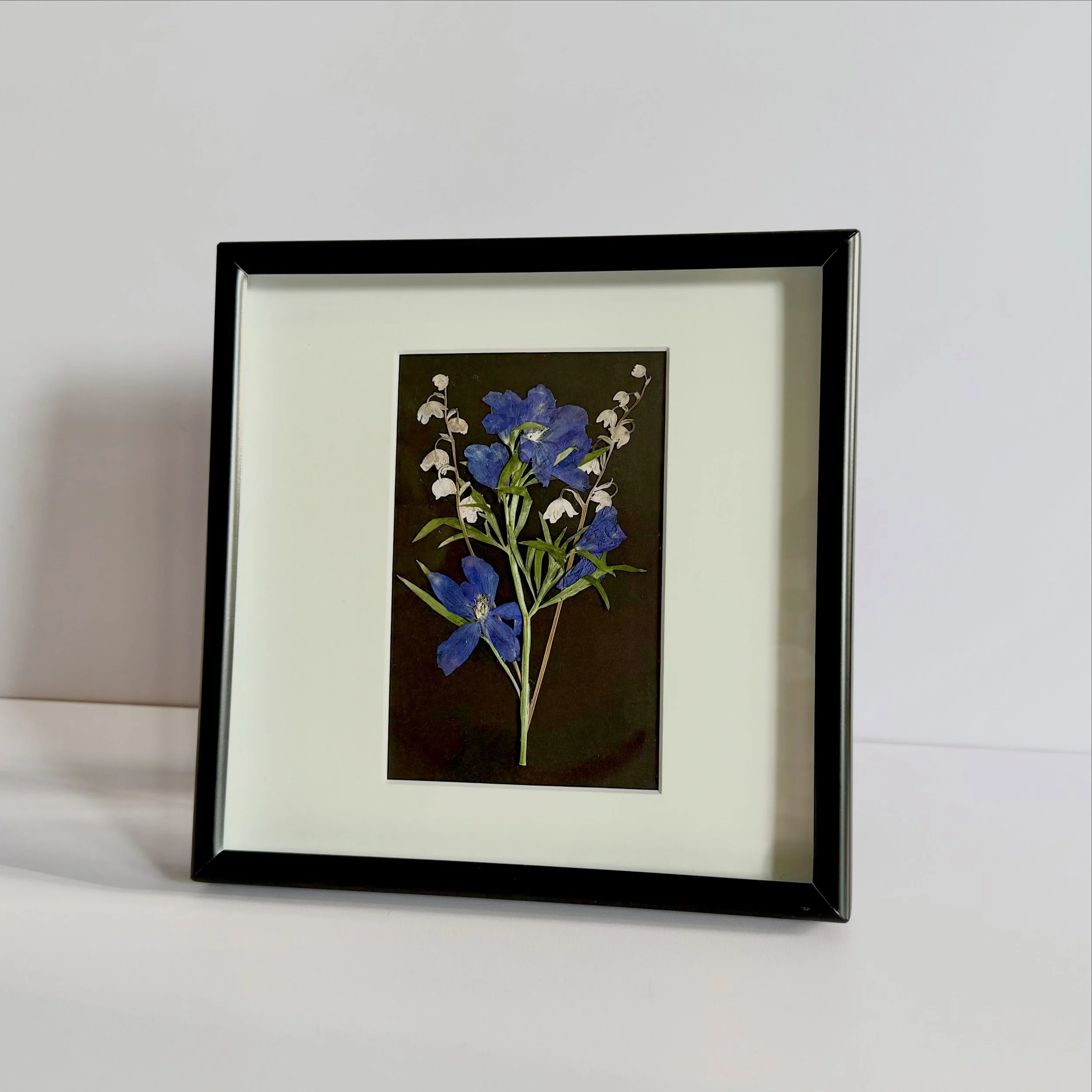 Snowdrops are May&rsquo;s birthflower! The delicate yet hardy snowdrop stands for hope, rebirth, and overcoming challenges. They bloom in the winter and are known to push through snow. Paired here in a frame for a momma who has a July baby as well🤍?