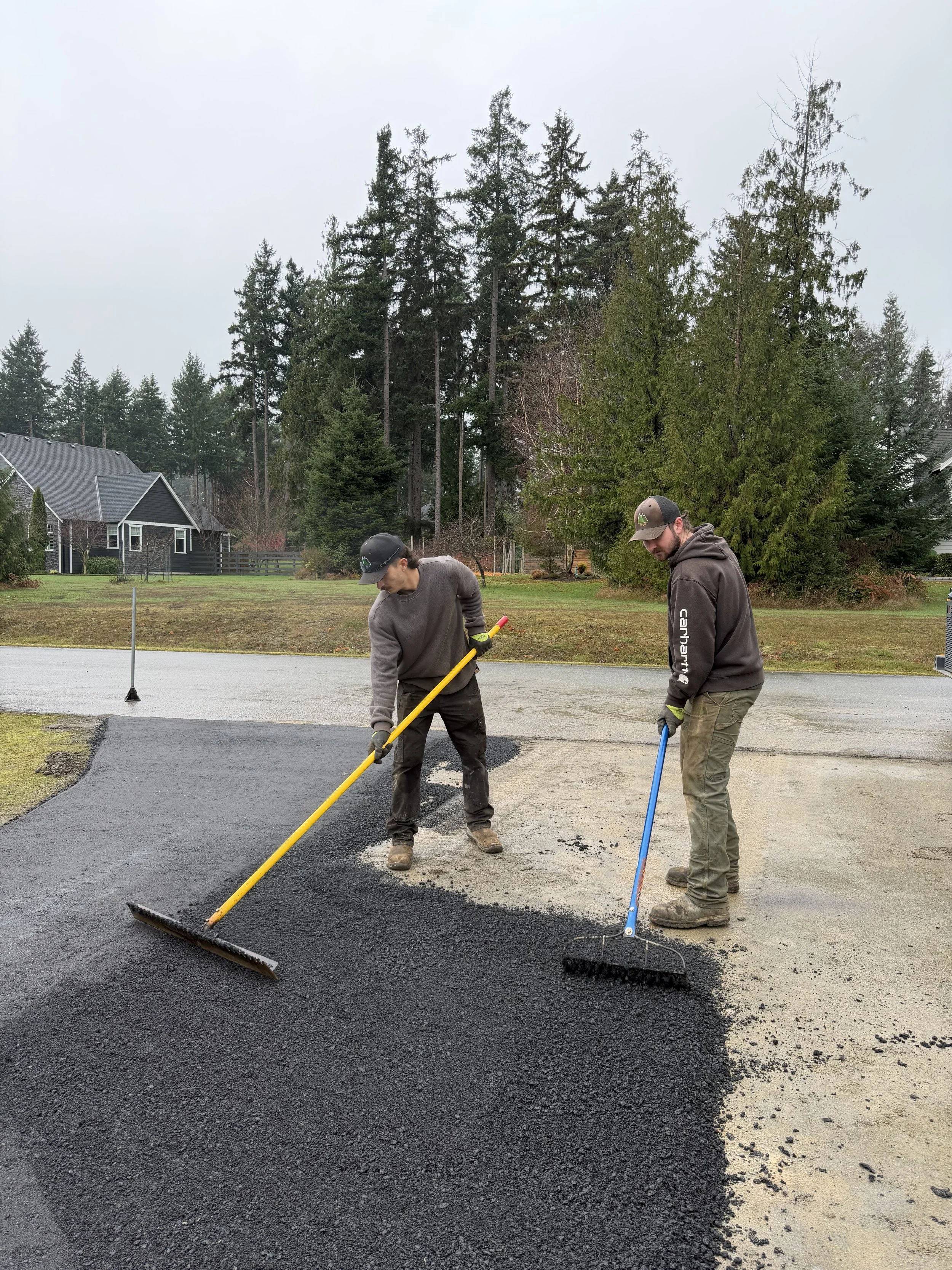 Mountain Valley Paving crew laying asphalt driveway