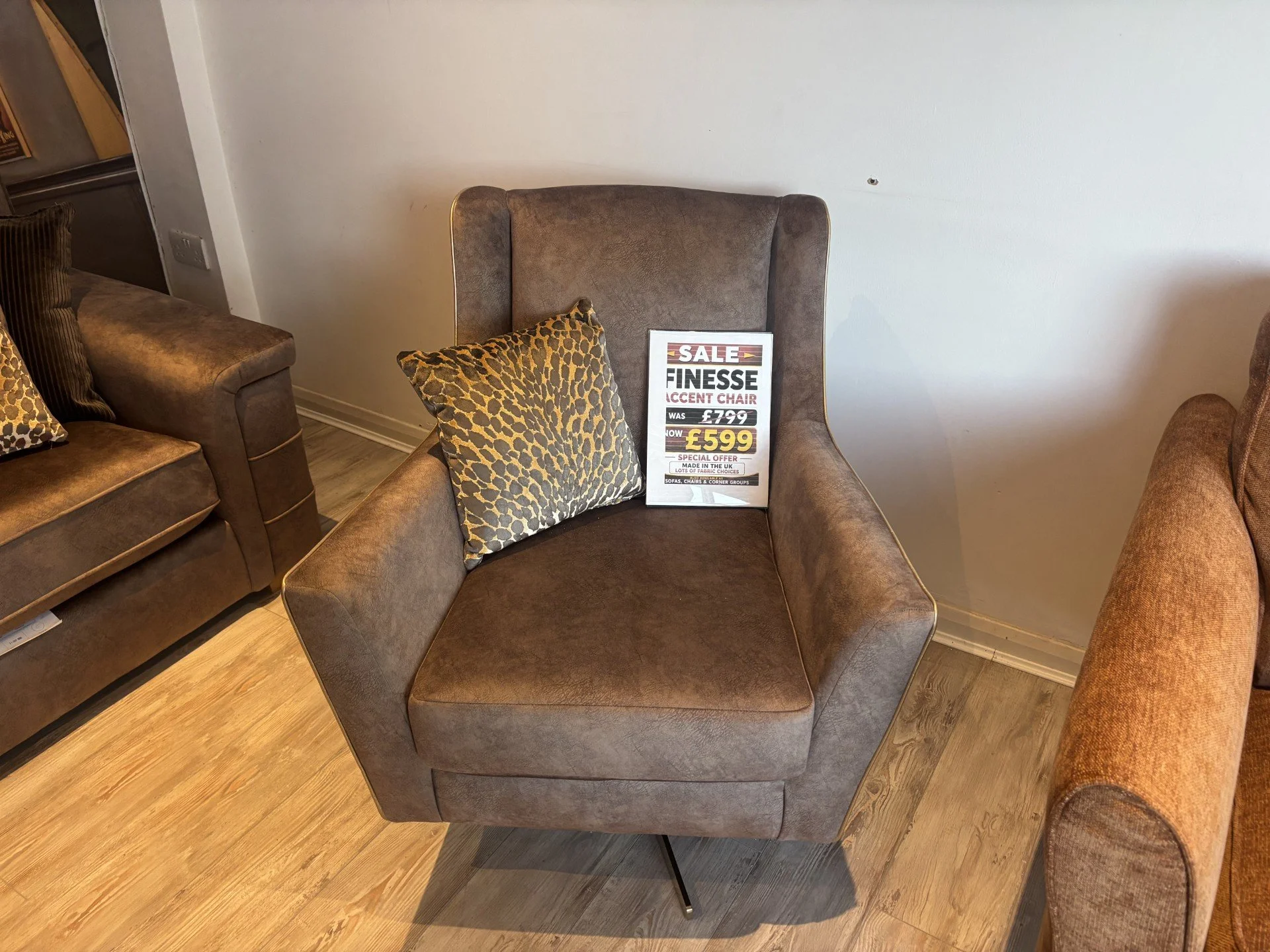 Finesse Accent Swivel Chair
