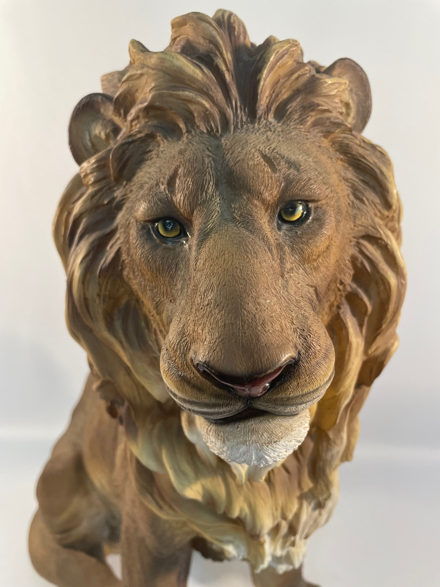 early-21st-century-large-regal-lion-statue-2777.png