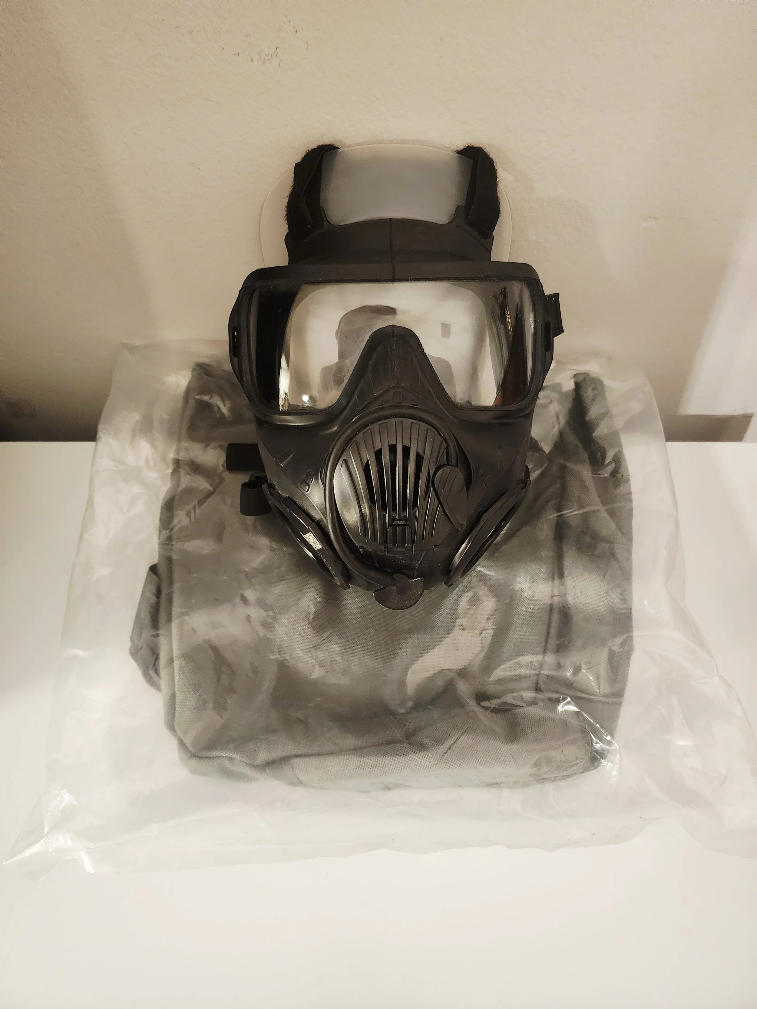 Avon M50 Gas Mask w/ carry bag