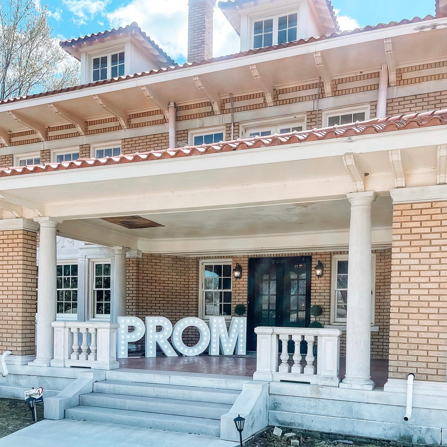 It was a fun week for Brightly!✨

We had a blast lighting up galas, school events, fundraising events birthdays, prom &amp; photo shoots! 

Thank you to every single client that chooses Brightly! 

To get a free quote for your next big moment, visit 