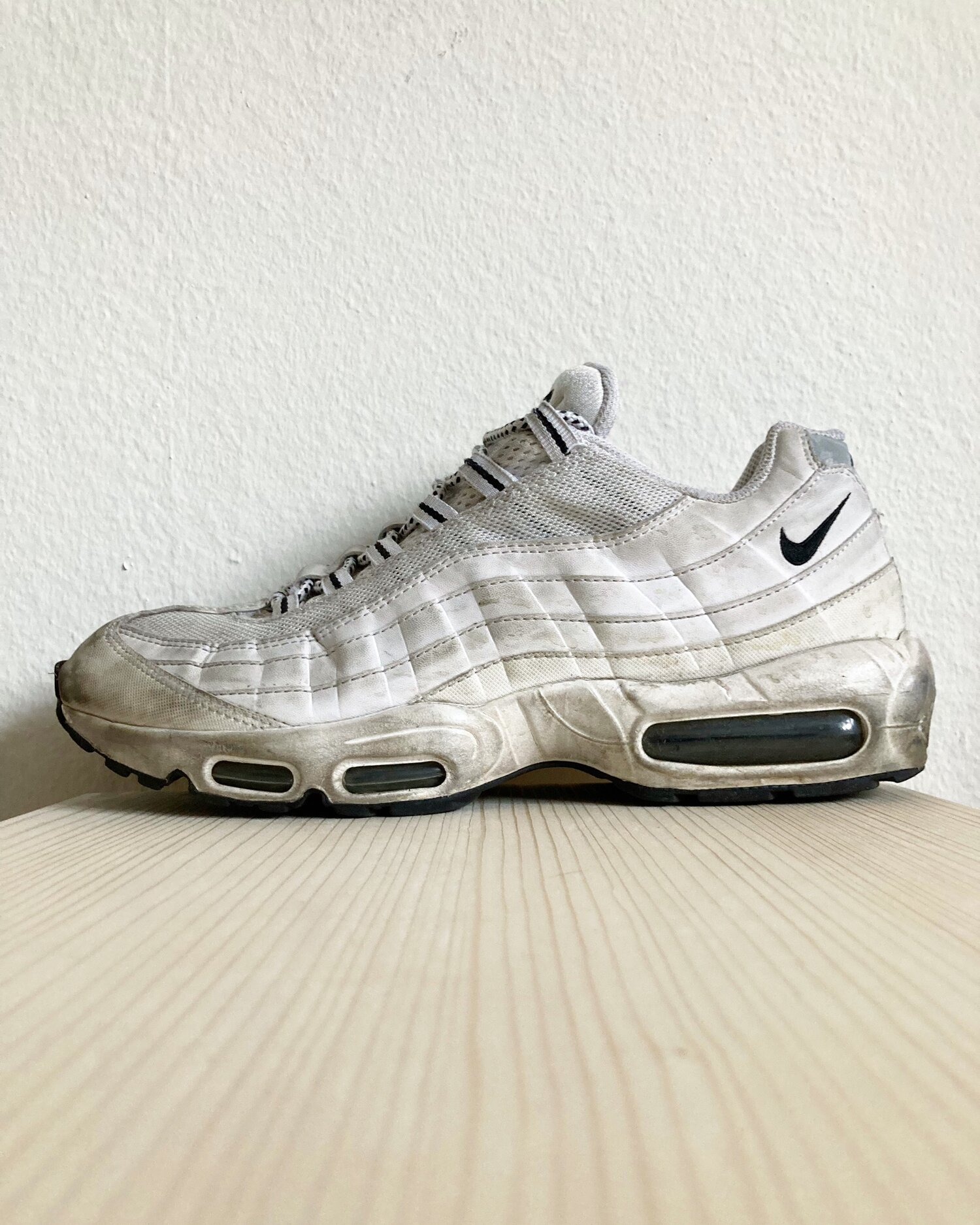 Second-Hand Nike Air Max 95 (US10) — slowed (forever)