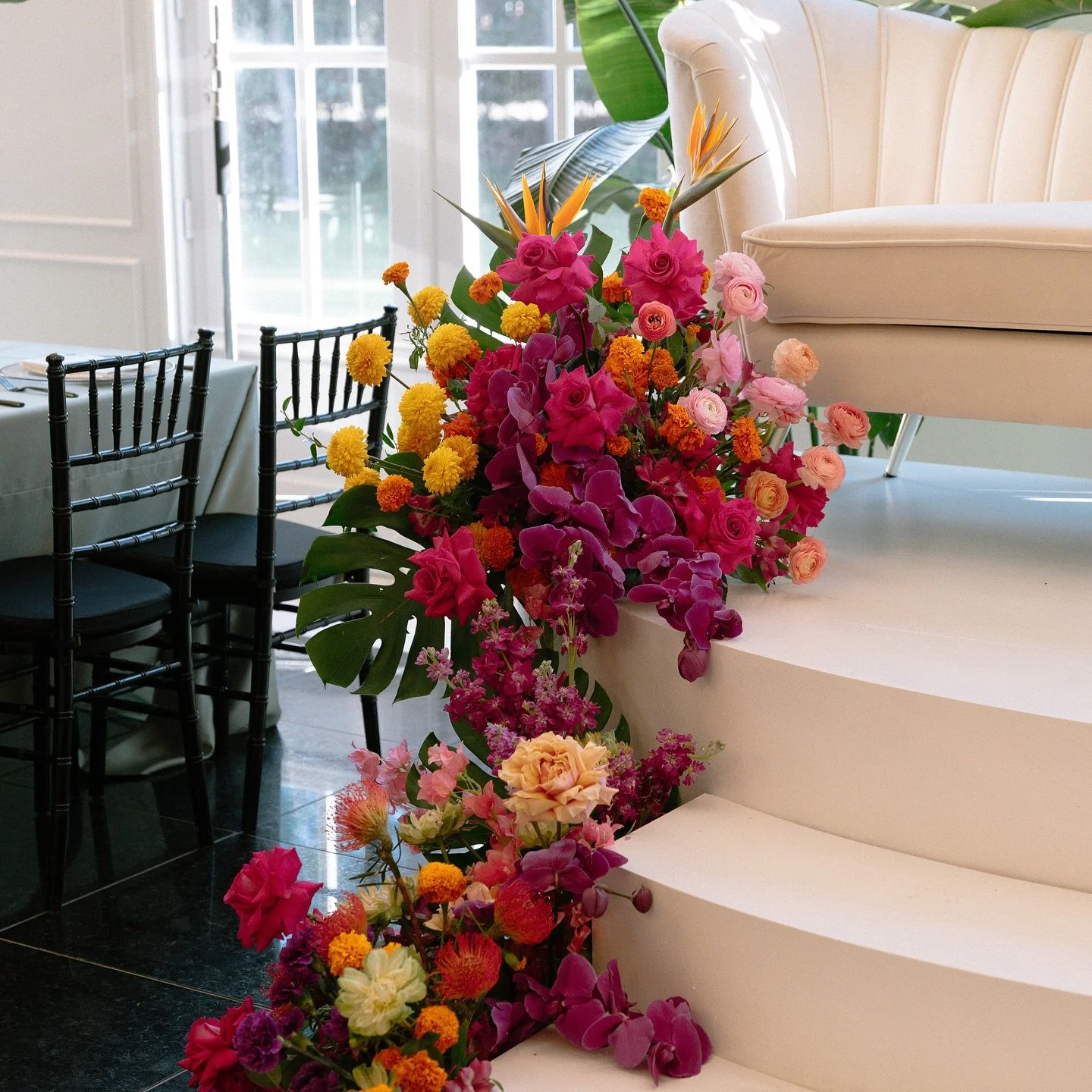 Still dreaming of these bright florals and wedding weekend! We have so many special weddings from this spring we can&rsquo;t wait to share🩷

Venue: @chateaunouvelle
Photography: @yuccaphoto &amp; team
Videography: @epweddingfilms
Florals: @jackietre