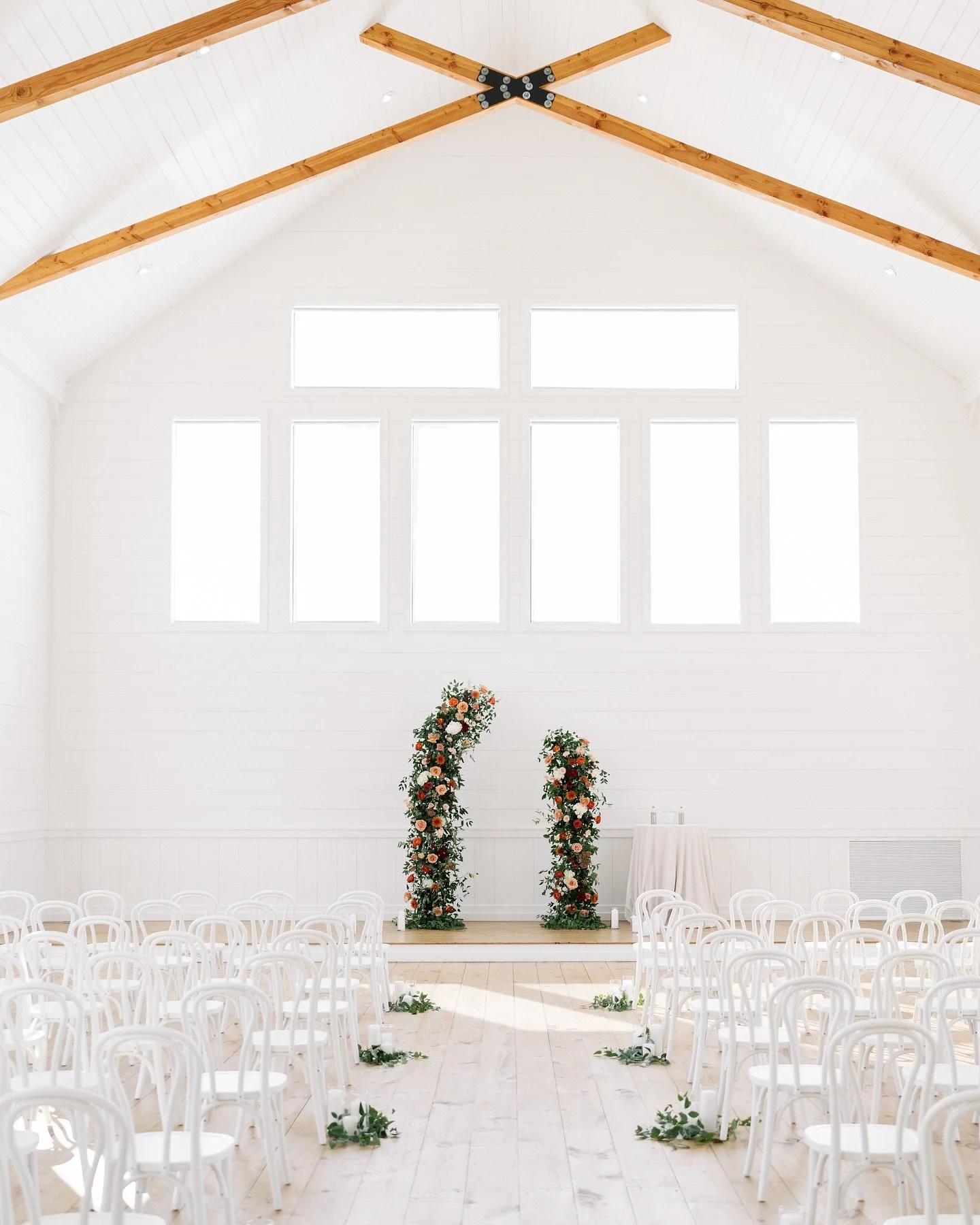The sweetest ceremony for Taylor &amp; Mitch🤍 
We loved everything about their fall wedding, from the colors to all the intentional details. 

Vendors:
Photography &amp; Videography: @sweetnestphotography 
Florals: @strikingstems 
H&amp;M: @tellbeau