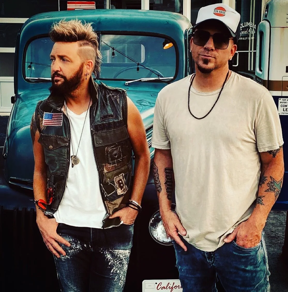 &ldquo;Startin&rsquo; Something&rdquo; with these guys 😎 @locash 
Always the best time with these two. 
Stay tuned &hellip; 

🎥- @jayseeney 
Grooming- @sharlamakeuphairnashville 
Stylist- @makahlaross
