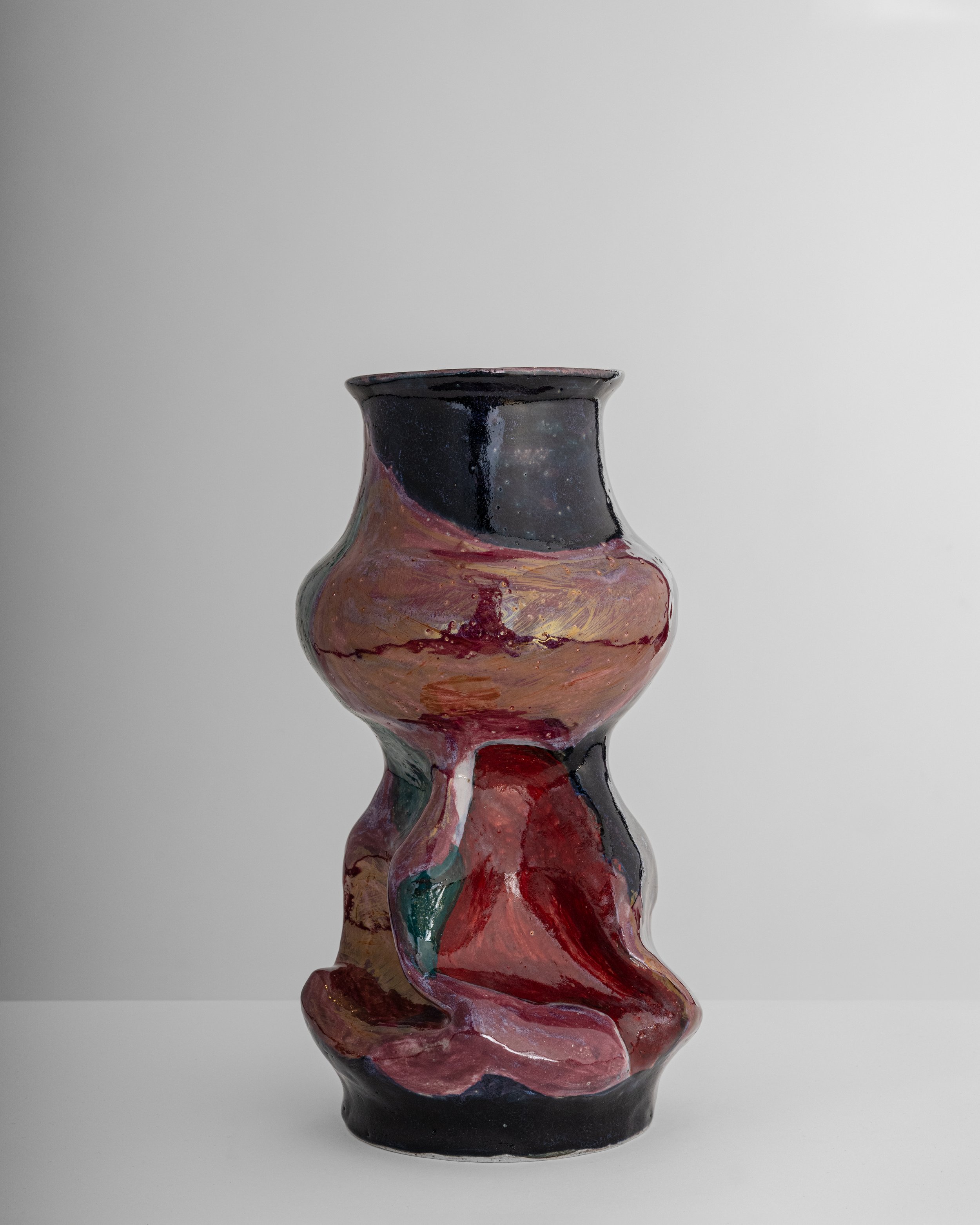 Copy of Femme en Paix_2026_Glazed Ceramic, Onglaze_H31xW16.5xD15.5cm.jpg