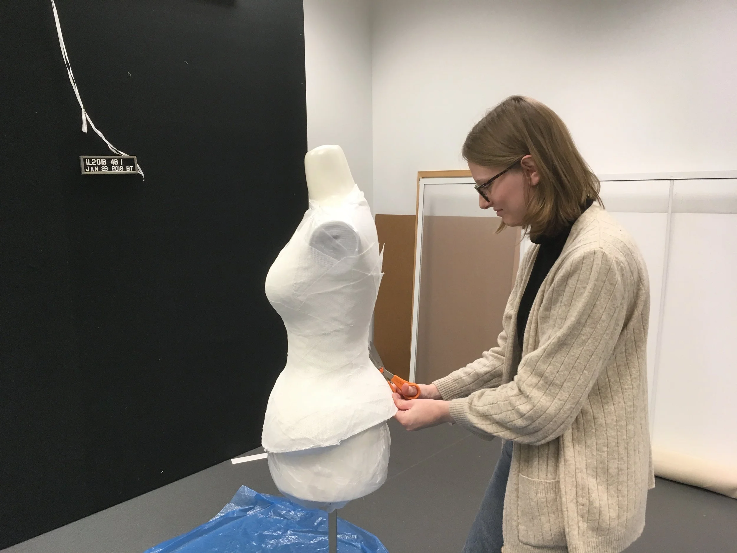 The cast was cut from the form.