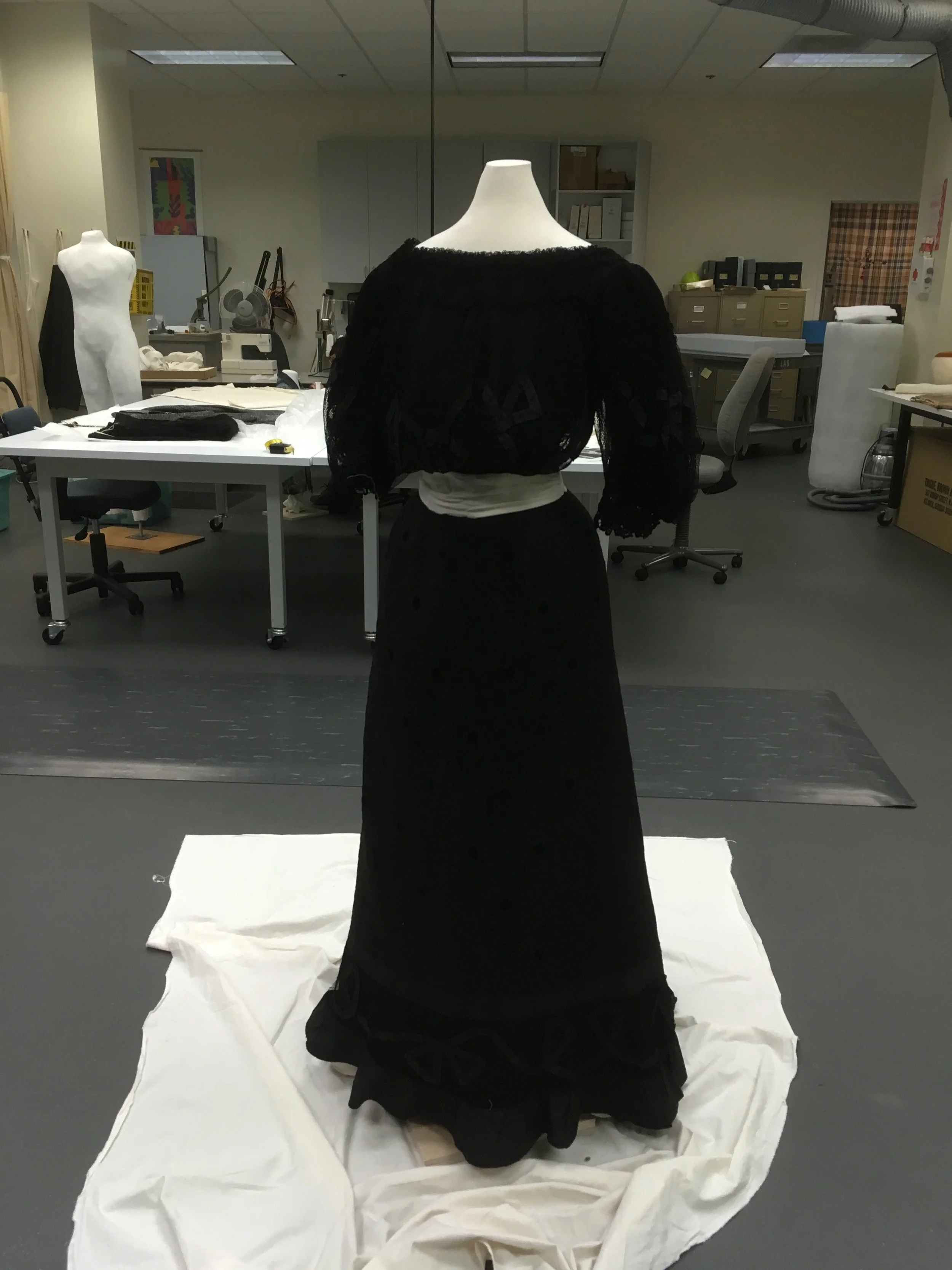 The dress was fitted again and a belt mock-up was made.