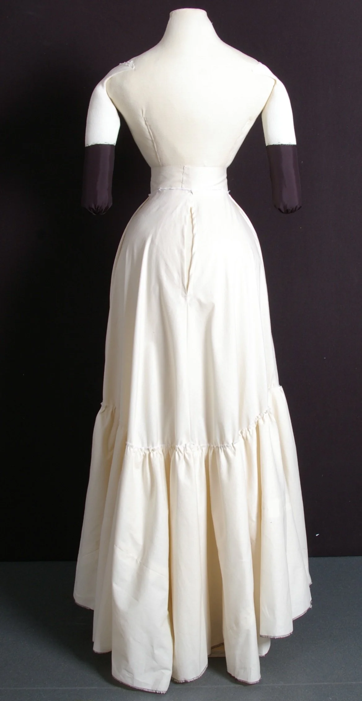 Finished mannequin back