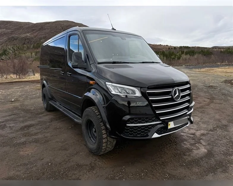 Mercedes V-Class used for private tours in Iceland for 16 passengers