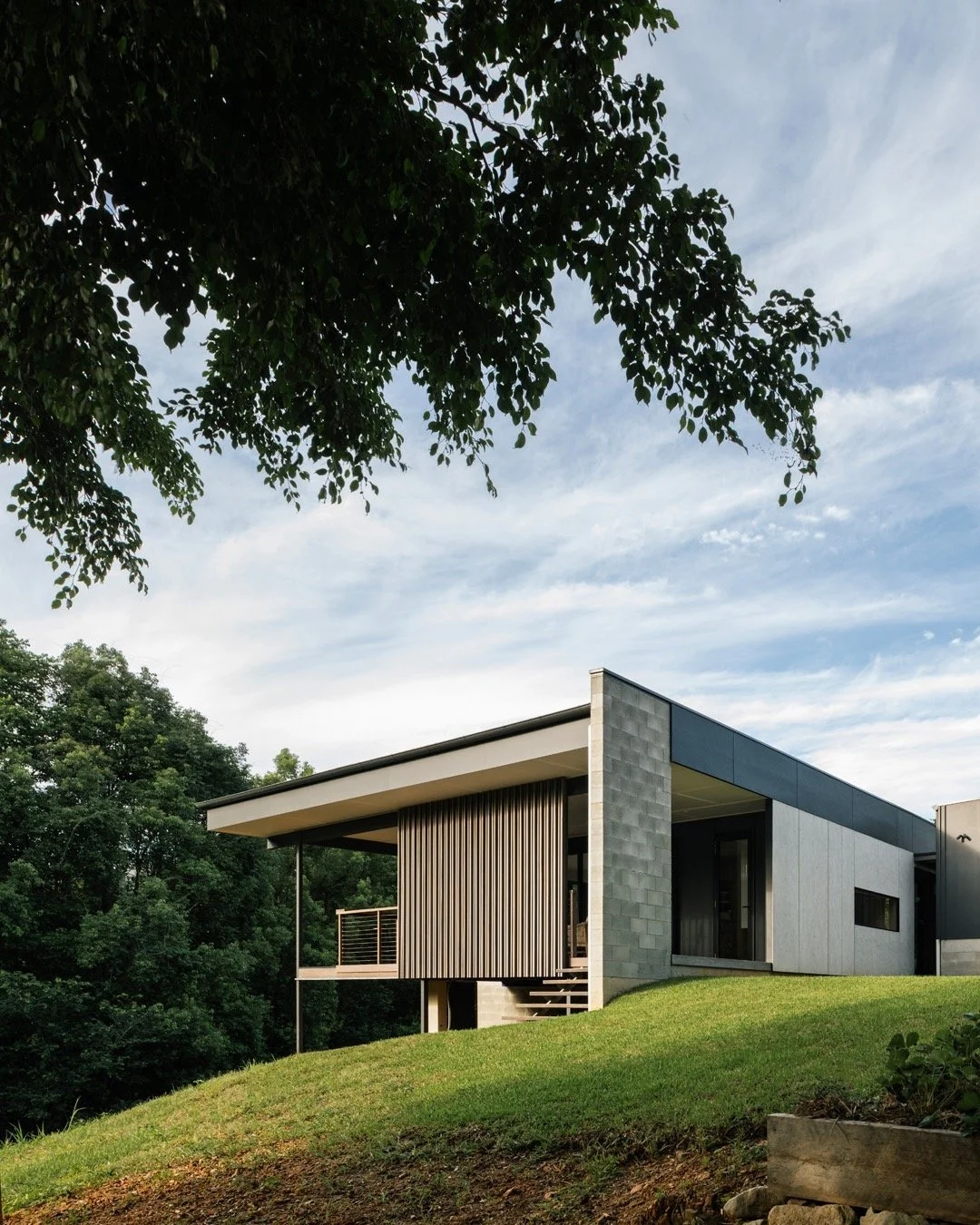 Eumundi B House

Orientated to the north, the home serves to maximise views with deep eaves and western shading providing protection in summer and access to warmth in winter.

Built by: @jaicon_constructions
Engineer: Lindsay Consulting
Photography: 