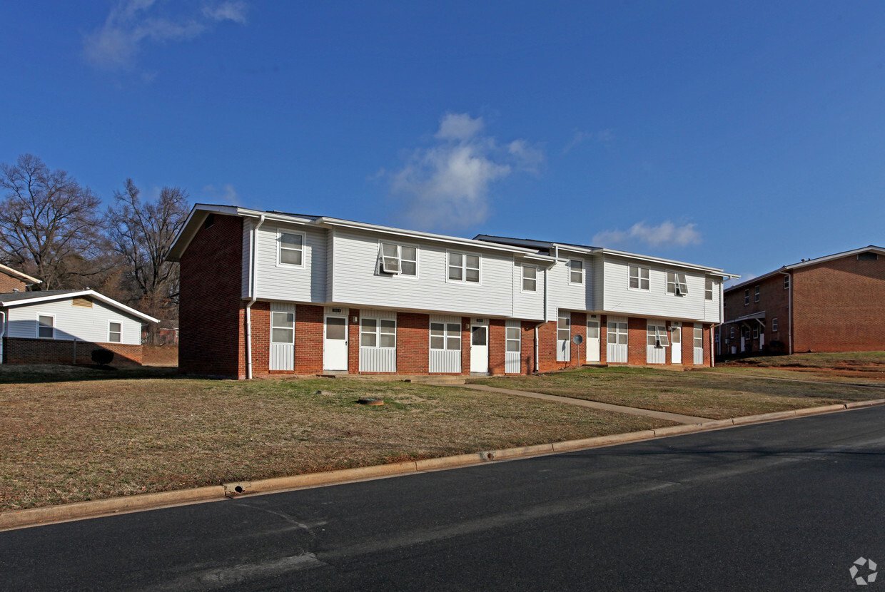 dillehay-courts-charlotte-nc-primary-photo.jpg