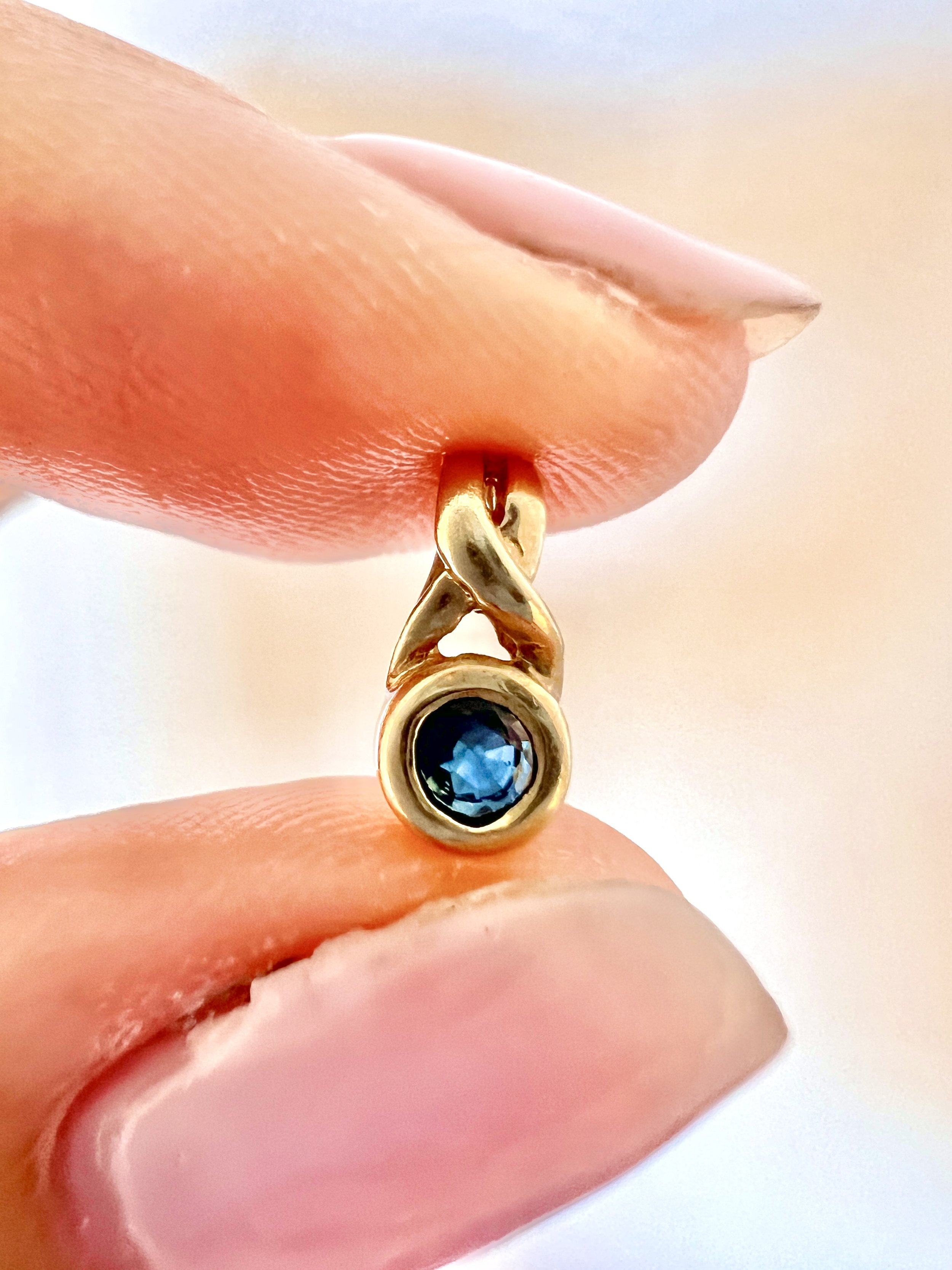 vintage sapphire pendant