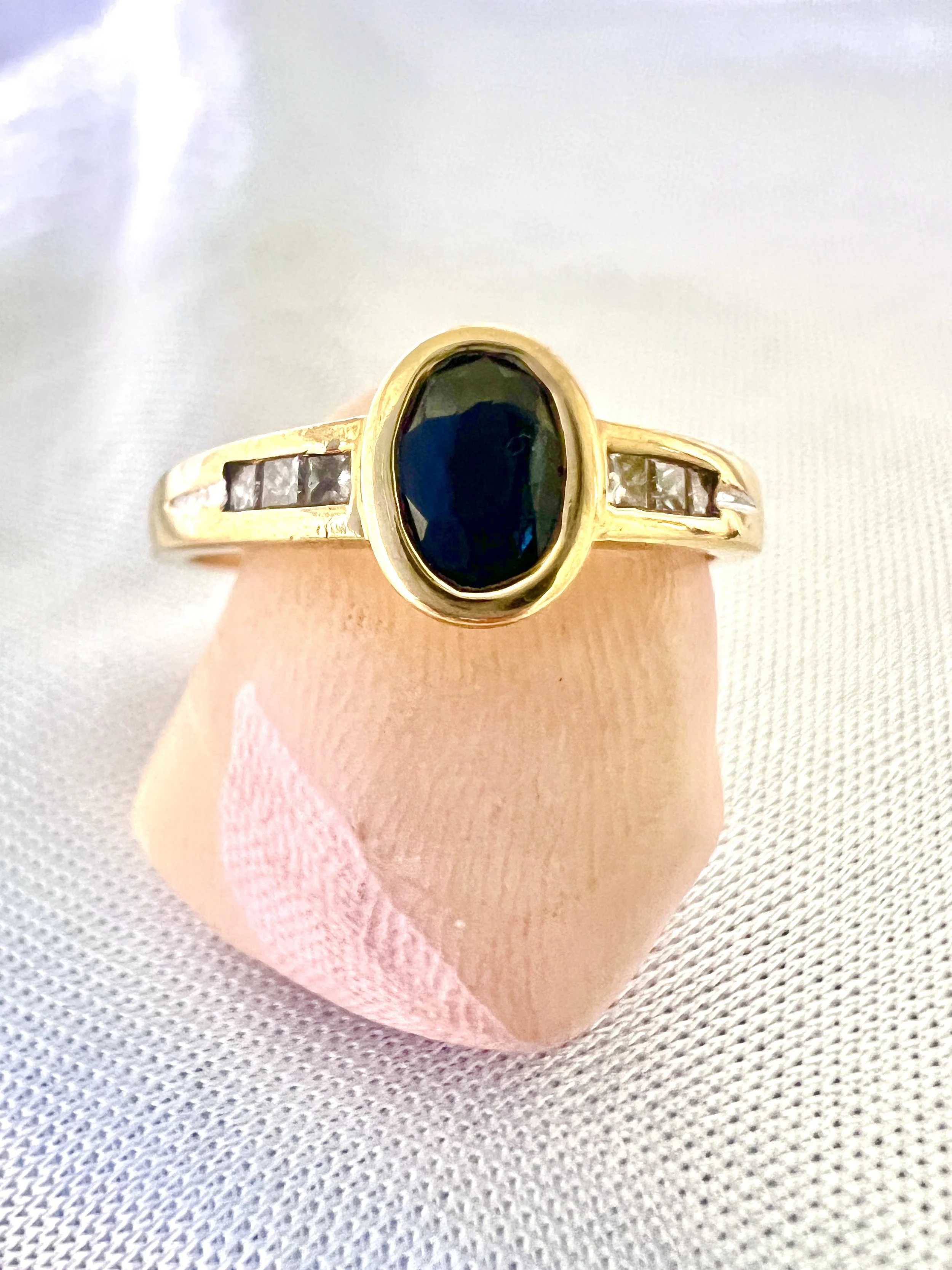 9ct gold sapphire and diamond ring