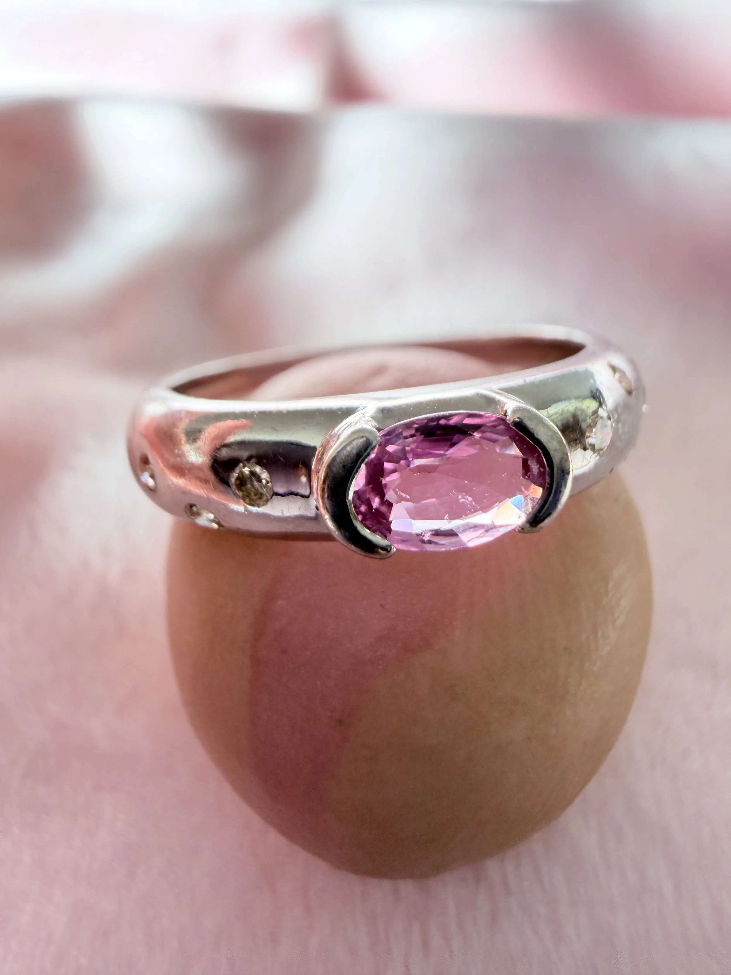 9ct white gold natural pink sapphire ring