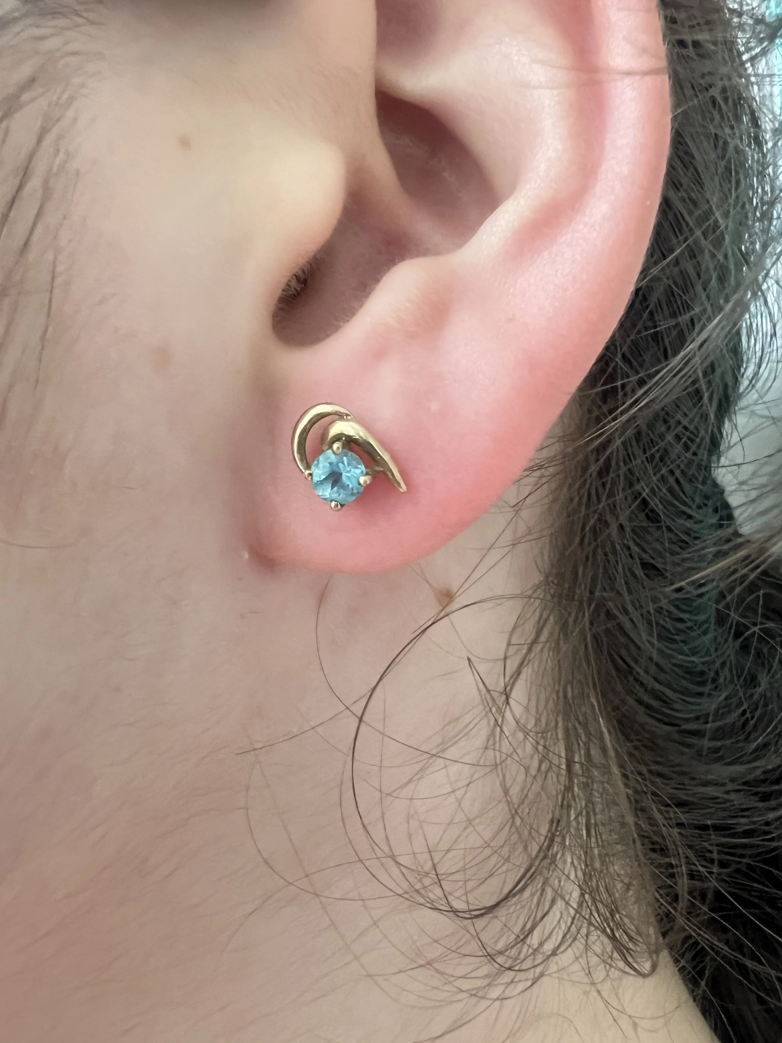 9ct gold vintage topaz studs